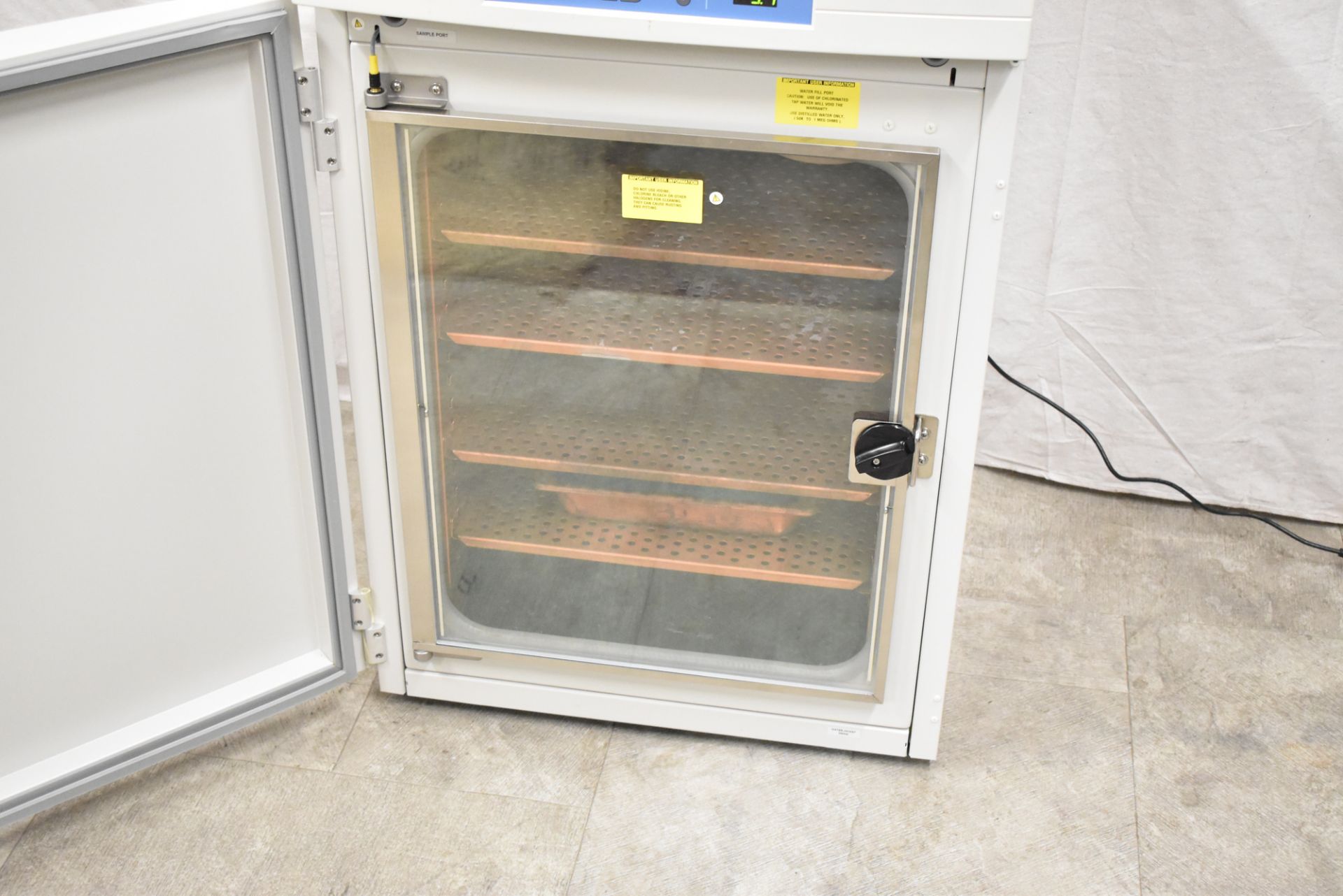 THERMO SCIENTIFIC 3130 FORMA SERIES II WATER JACKET CO2 INCUBATOR WITH DIGITAL MICROPROCESSOR - Image 6 of 8