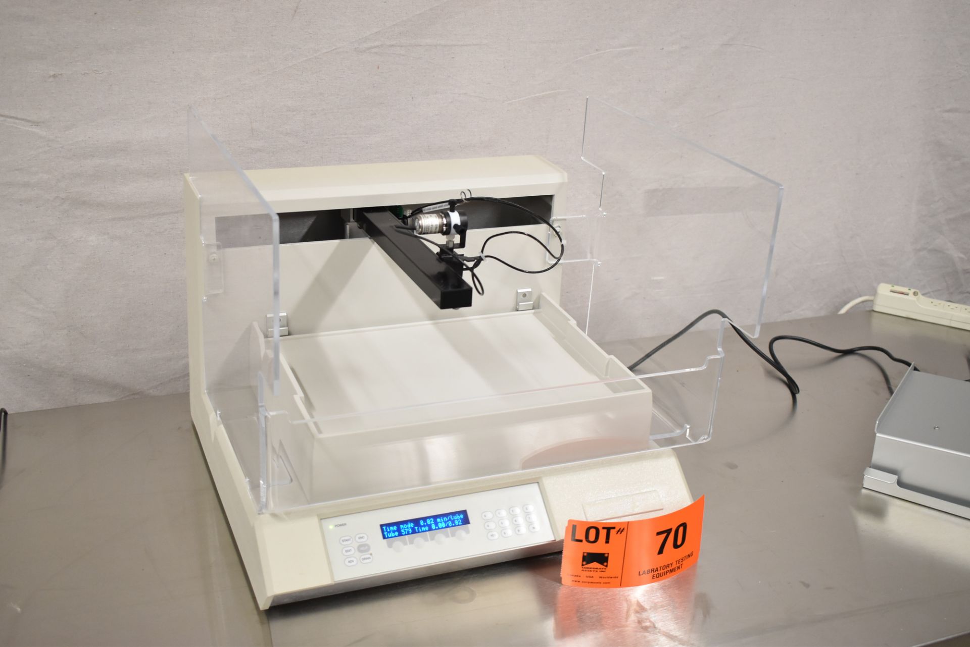 GILSON FC204 COMPACT LARGE BED FRACTION COLLECTOR WITH UP TO (8) SHALLOW/DEEP WELL MICROPLATES, UP - Image 4 of 5