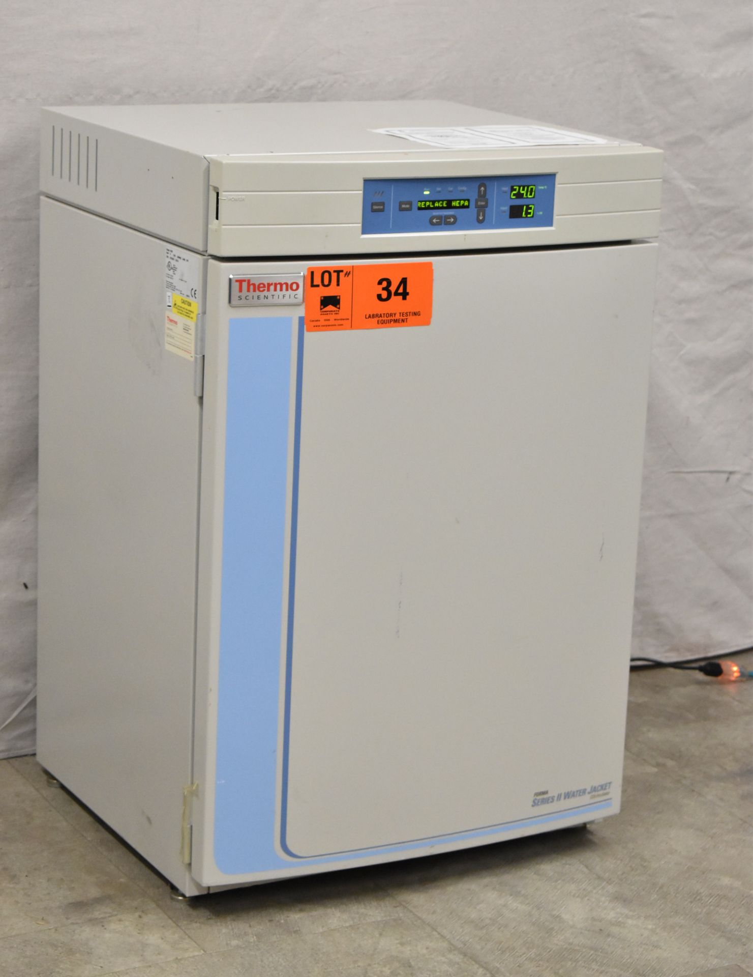 THERMO SCIENTIFIC 3130 FORMA SERIES II WATER JACKET CO2 INCUBATOR WITH DIGITAL MICROPROCESSOR - Image 2 of 8