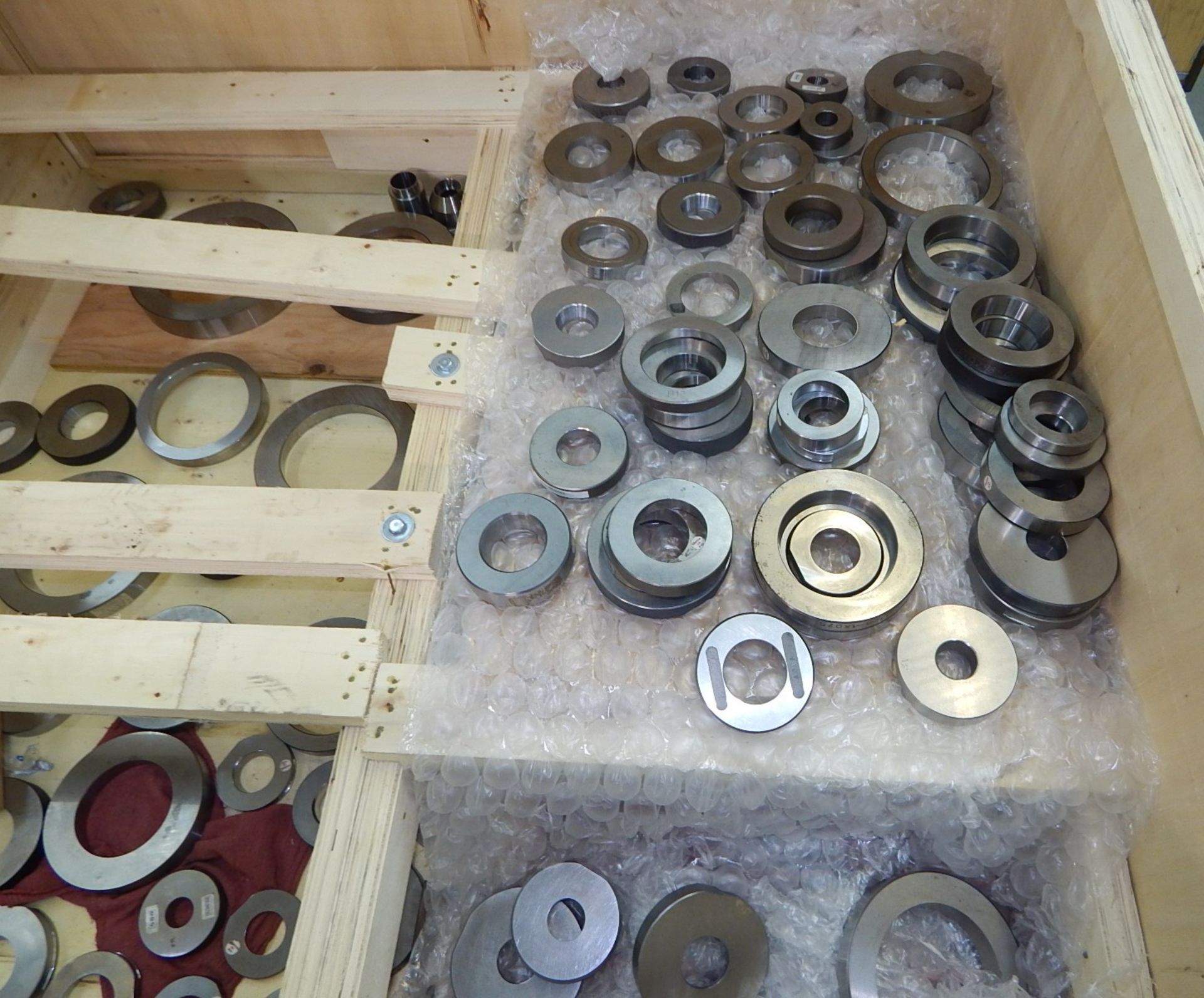 LOT/ CONTENTS OF CRATE CONSISTING OF RING GAUGES - Image 2 of 2