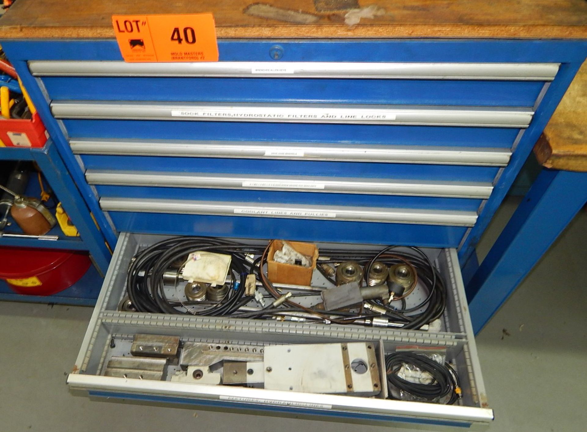 LOT/ 7-DRAWER TOOL CABINET WITH CONTENTS - Image 5 of 6