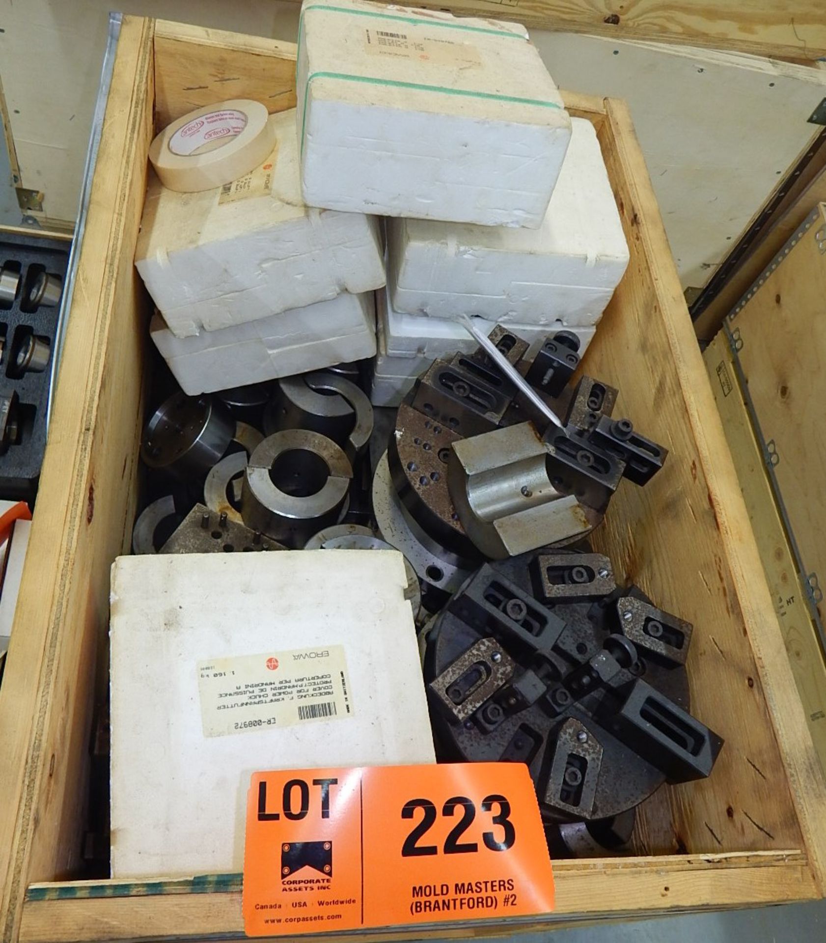 LOT/ CONTENTS OF CRATE CONSISTING OF LOCK RING QUAD FIXTURING AND SPACERS