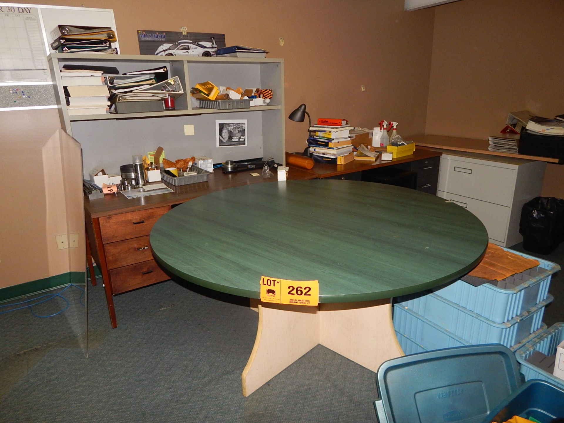 LOT/ OFFICE FURNITURE