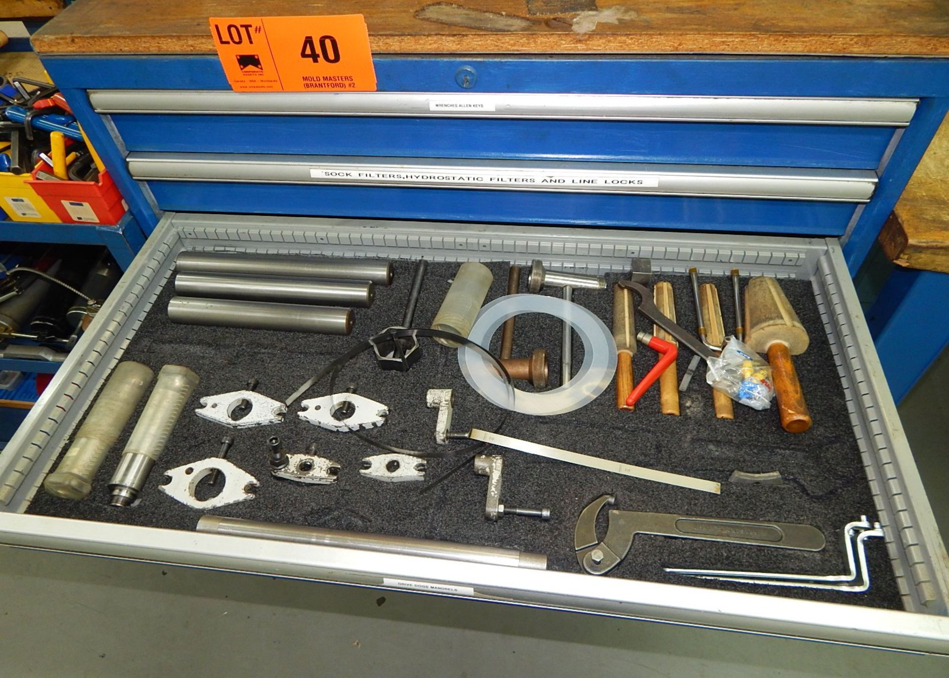 LOT/ 7-DRAWER TOOL CABINET WITH CONTENTS - Image 3 of 6