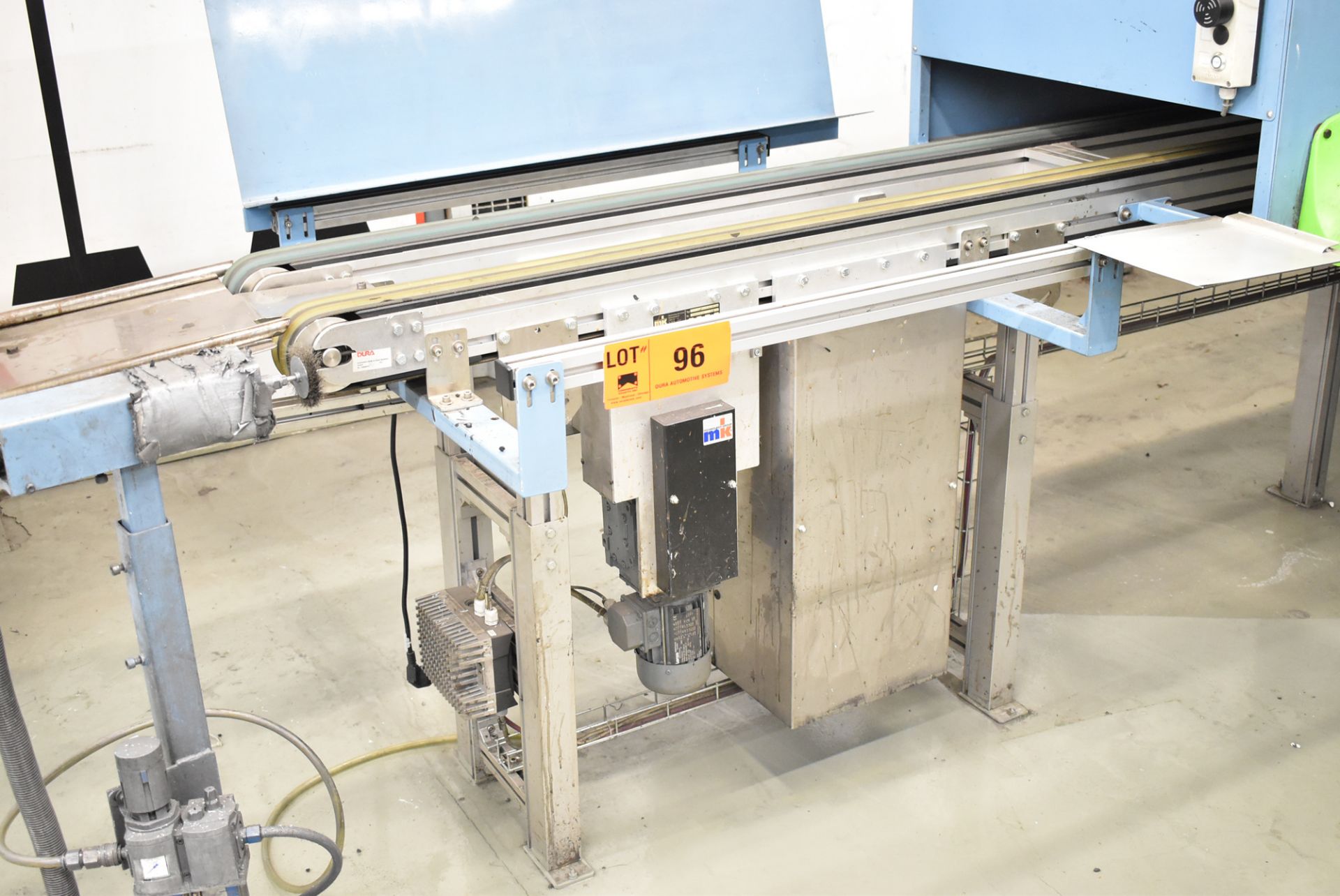 350 MM X 8400 MM VARIABLE SPEED RUBBER BELT TRANSFER CONVEYOR, S/N N/A (BAU 9) [RIGGING FEE FOR