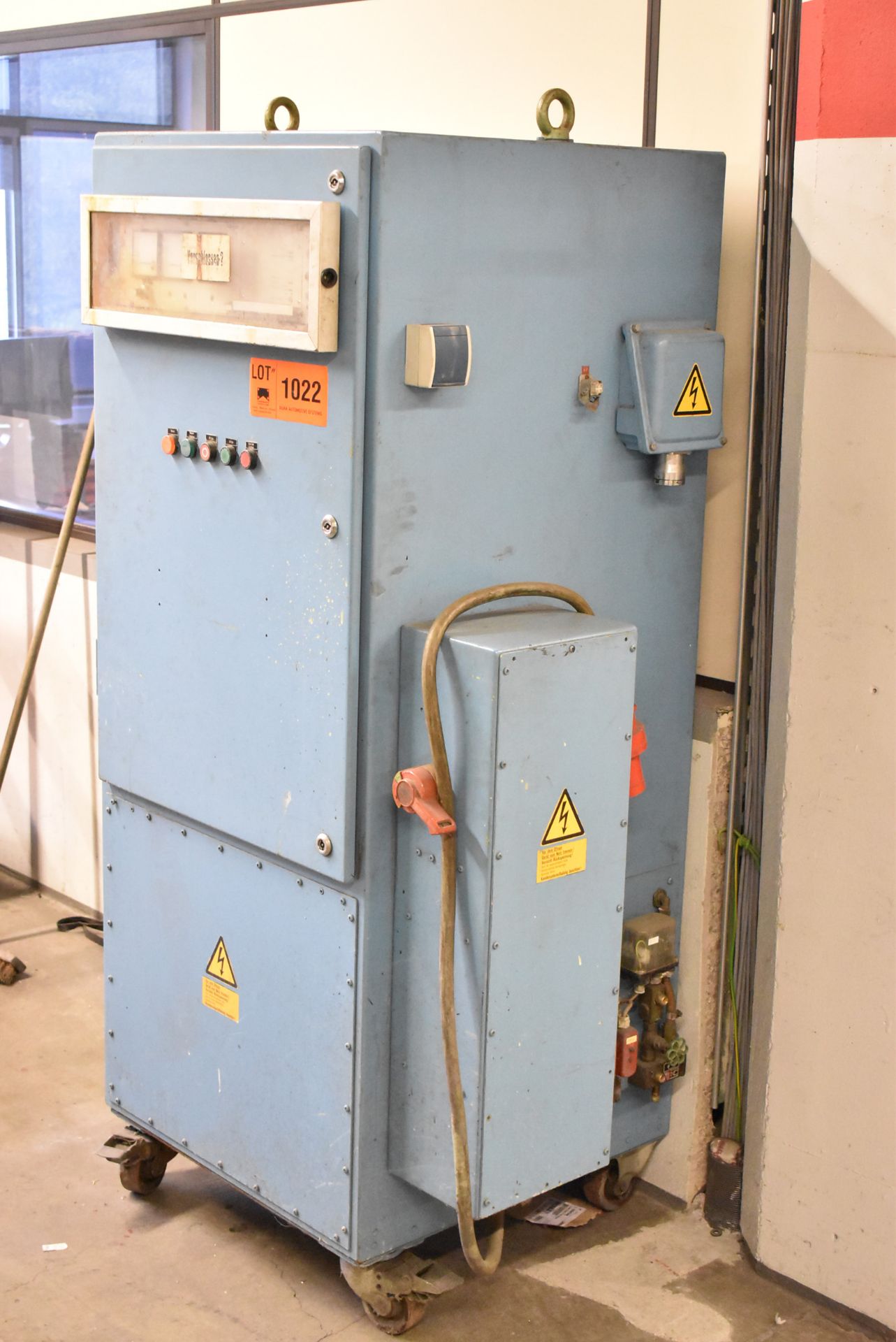 PORTABLE ELECTRICAL CONTROL CABINET (SEL) [RIGGING FEE FOR LOT #1022 - € 27.5 PLUS TAXES]