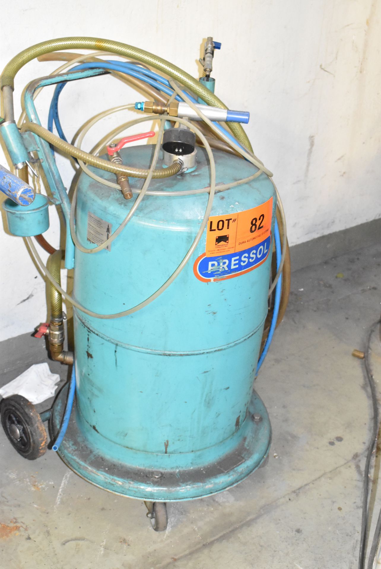 PRESSOL PORTABLE PNEUMATIC FLUID VACUUM EXTRACTOR, S/N N/A (BAU 9) [RIGGING FEE FOR LOT #82 - € 11