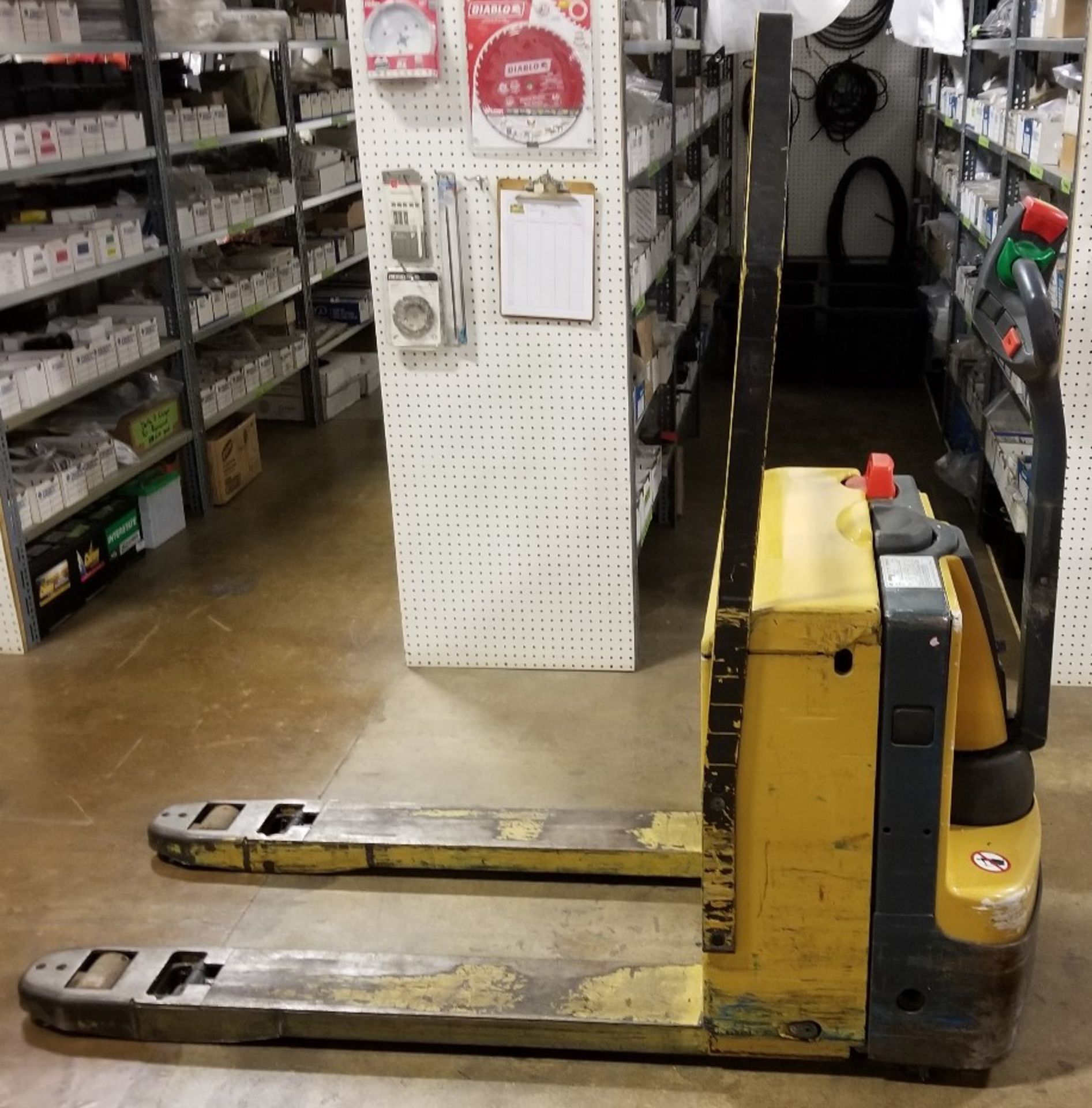 CATERPILLAR (2006) WP4500 24V ELECTRIC WALK-BEHIND PALLET JACK WITH 4500 LB. CAPACITY, BUILT-IN