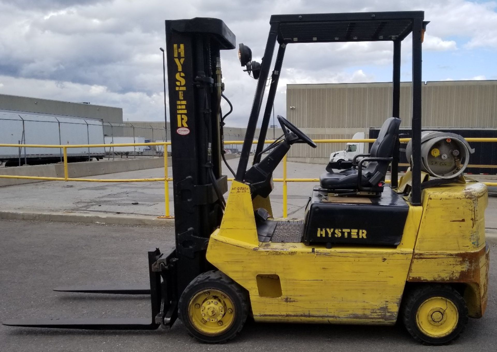 HYSTER (1994) S50XL LPG FORKLIFT WITH 5000 LB. CAPACITY, 189" VERTICAL LIFT, SIDE SHIFT, MULTI-
