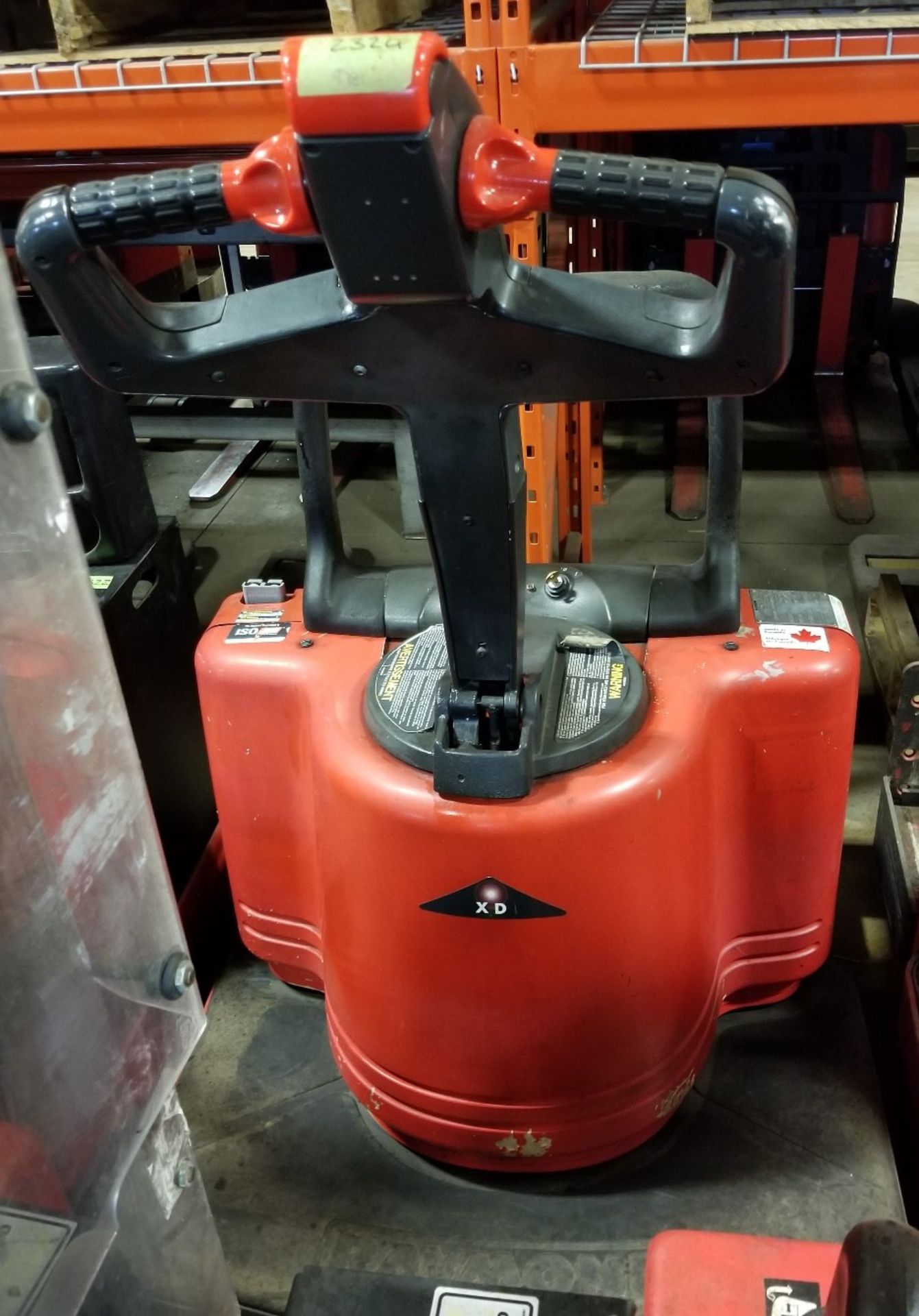 RAYMOND (2005) 112TM-FRE60L 24V ELECTRIC RIDE-ON PALLET JACK WITH 6000 LB. CAPACITY, S/N: 112-05-