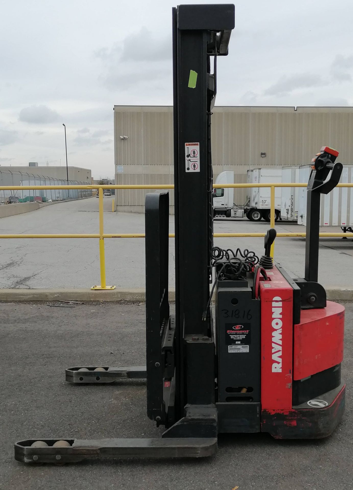 RAYMOND (2009) RSS40 24V ELECTRIC WALK-BEHIND STACKER TRUCK WITH 4000 LB. CAPACITY, 128" VERTICAL