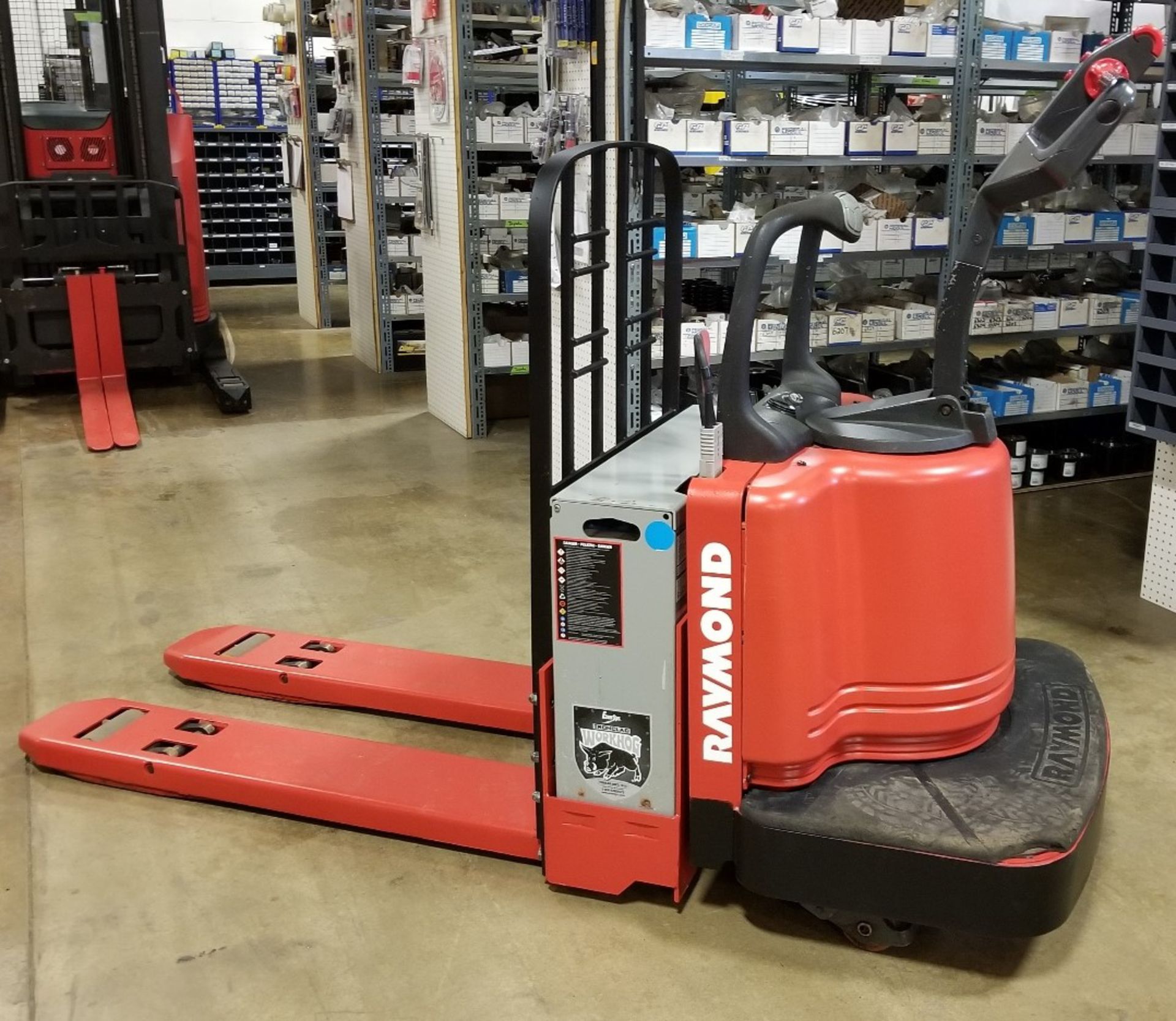 RAYMOND (2005) 112TM-FRE60L 24V ELECTRIC RIDE-ON PALLET JACK WITH 6000 LB. CAPACITY, S/N: 112-04-