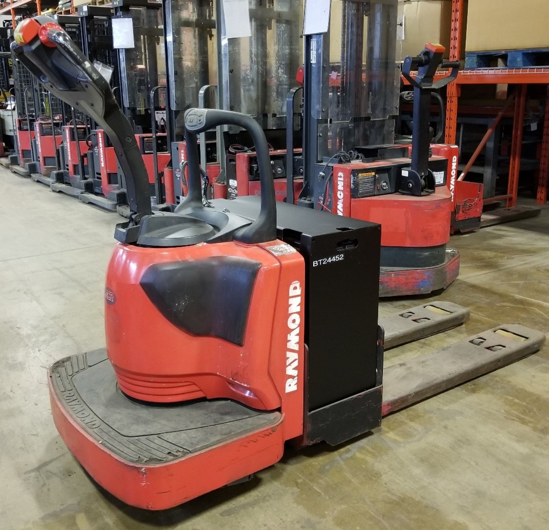 RAYMOND (2011) 8400 24V ELECTRIC RIDE-ON PALLET JACK WITH 6000 LB. CAPACITY, S/N: 840-11-87679 (UNIT - Image 2 of 3