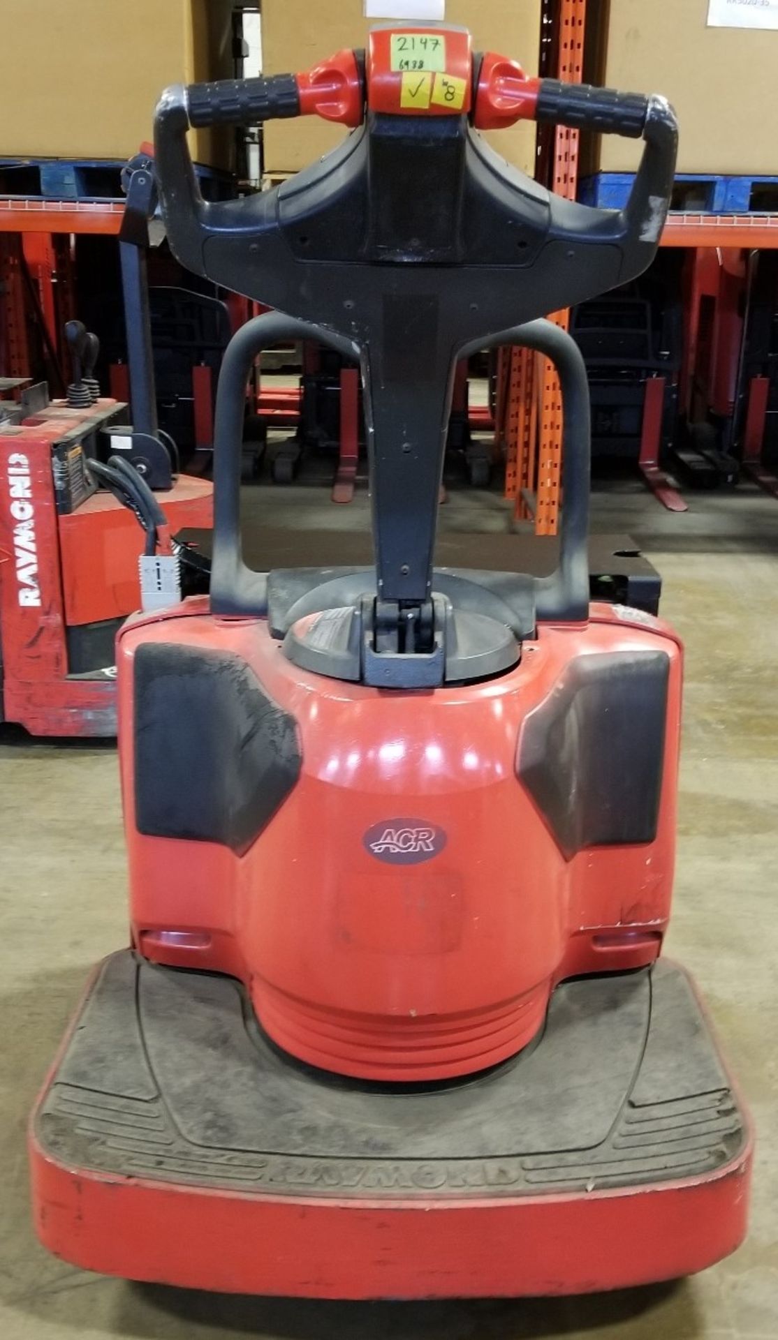 RAYMOND (2011) 8400 24V ELECTRIC RIDE-ON PALLET JACK WITH 6000 LB. CAPACITY, S/N: 840-11-87679 (UNIT - Image 3 of 3