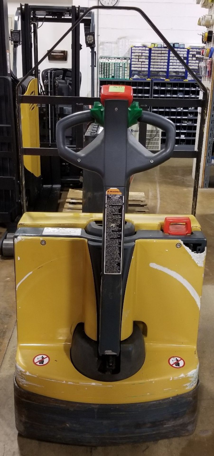 CATERPILLAR (2006) WP4500 24V ELECTRIC WALK-BEHIND PALLET JACK WITH 4500 LB. CAPACITY, BUILT-IN - Image 2 of 2