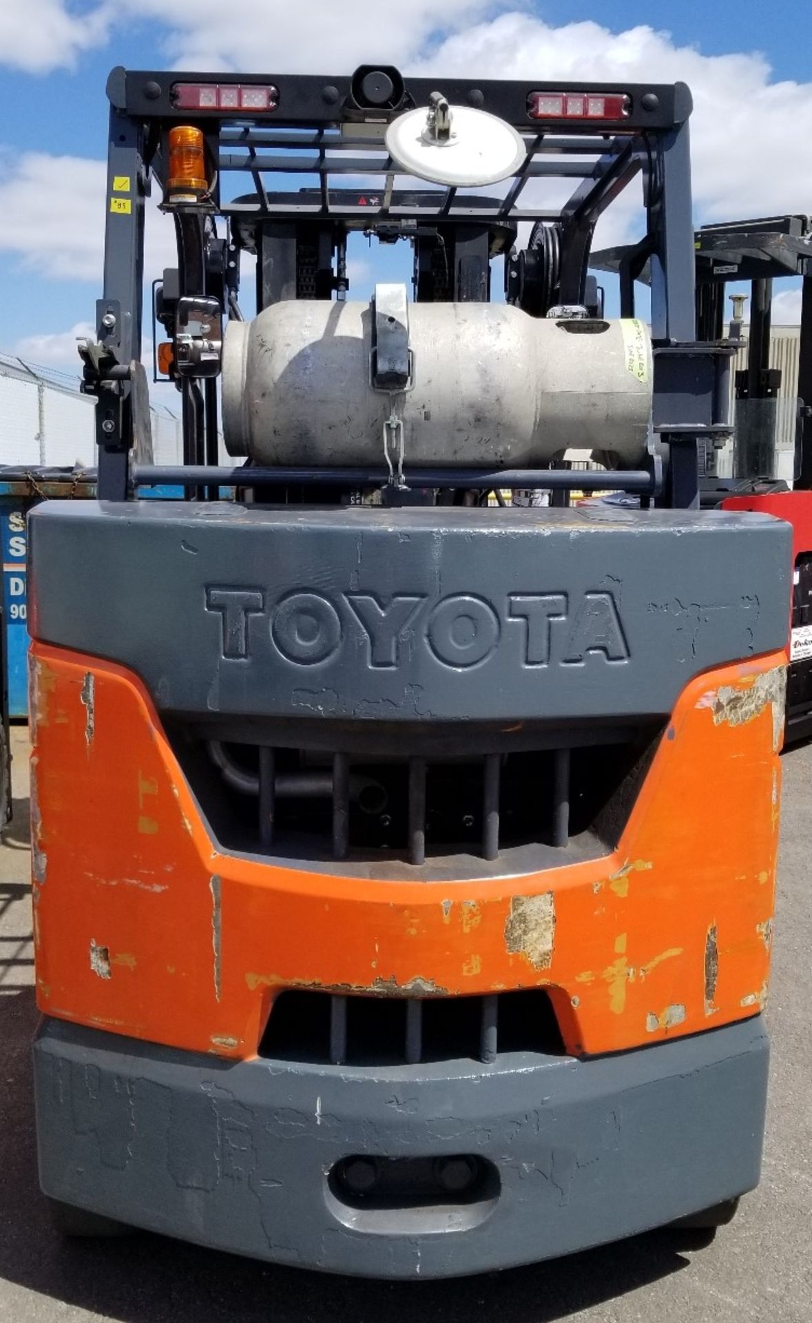 TOYOTA (2015) 8FGC45U LPG FORKLIFT WITH 10,000 LB. CAPACITY, 252" VERTICAL LIFT, SIDE SHIFT, SOLID - Image 3 of 3