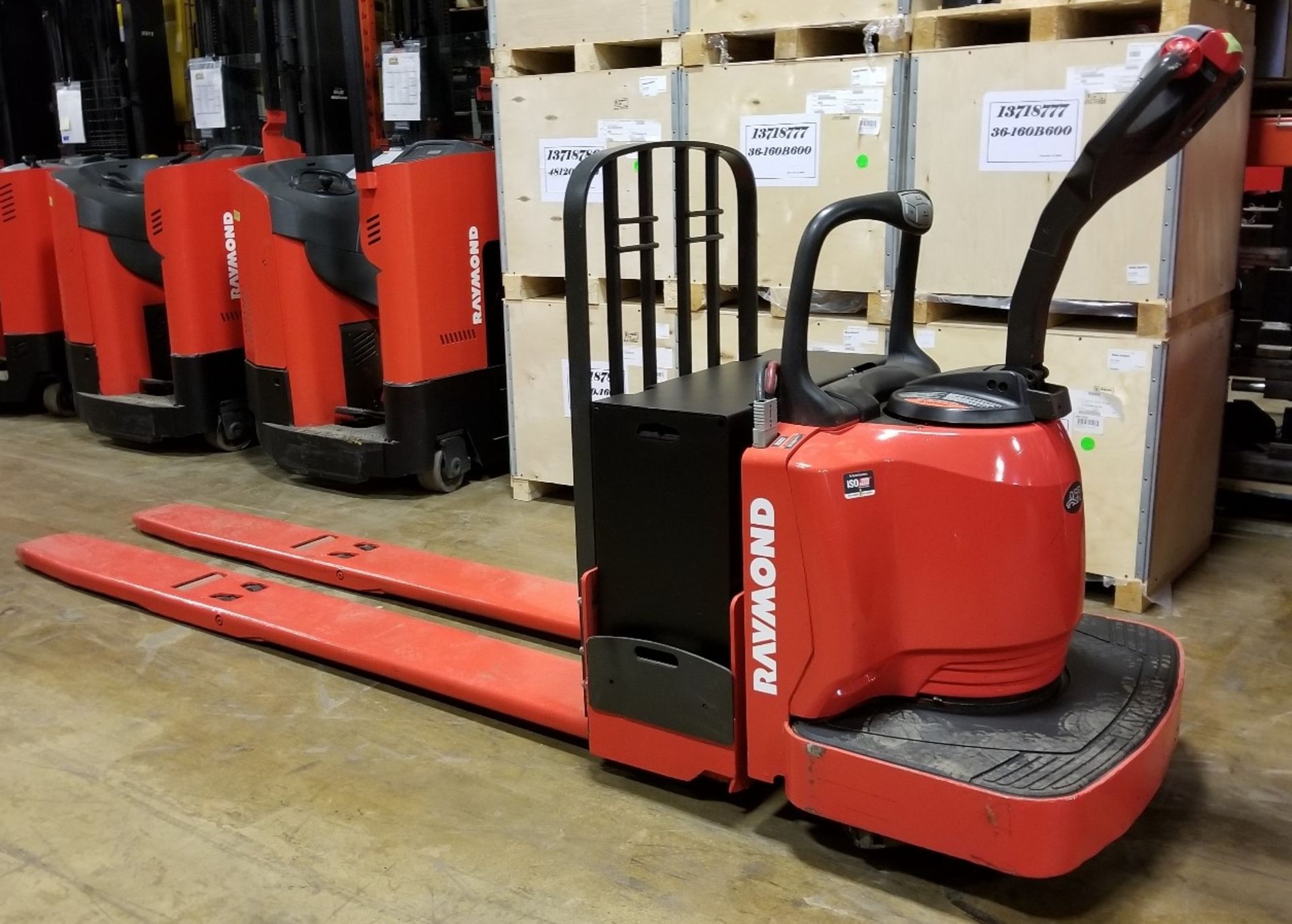 RAYMOND (2007) 8400 24V ELECTRIC RIDEON PALLET JACK WITH 8000 LB. CAPACITY, S/N: 840-07-72382 (