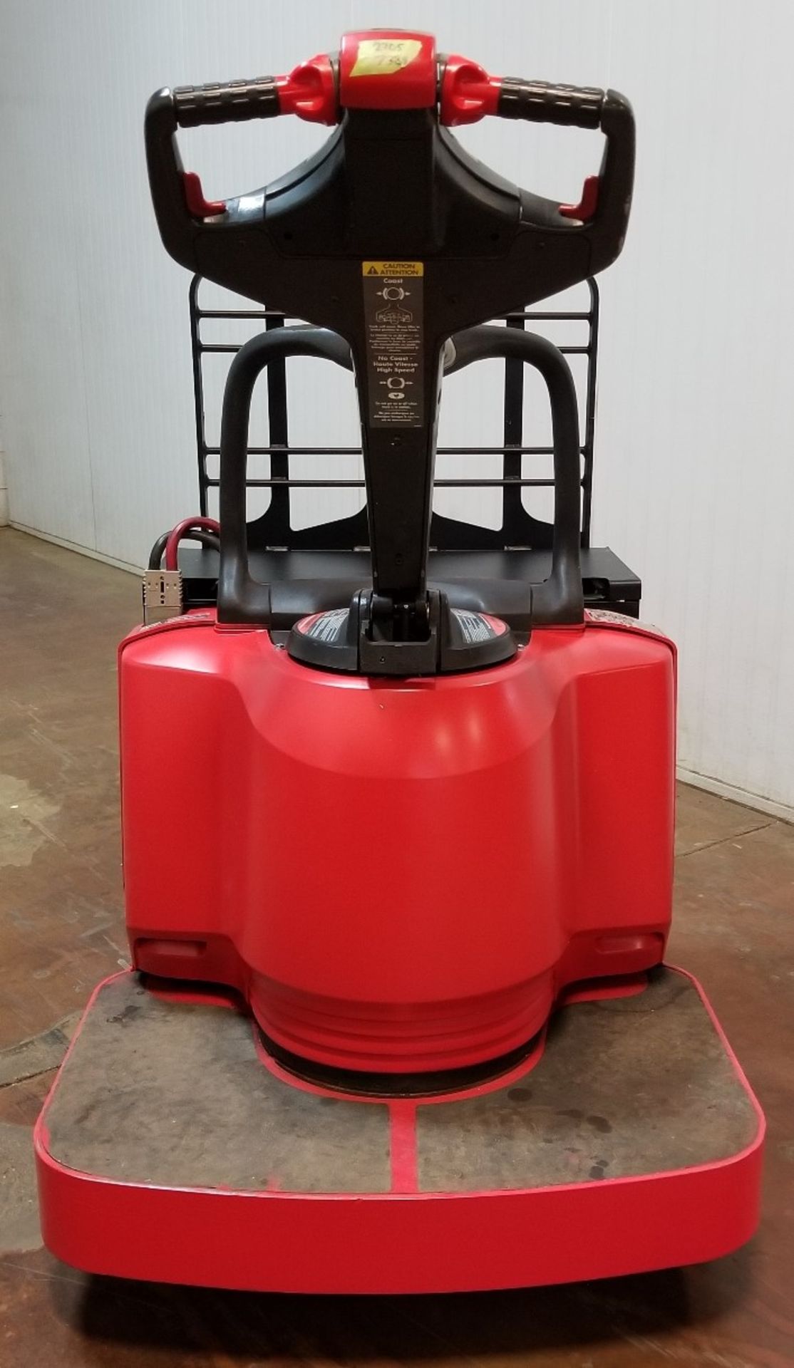 RAYMOND (2010) 8400 24V ELECTRIC RIDEON PALLET JACK WITH 6000 LB. CAPACITY, S/N: 840-10-84375 ( - Image 3 of 3