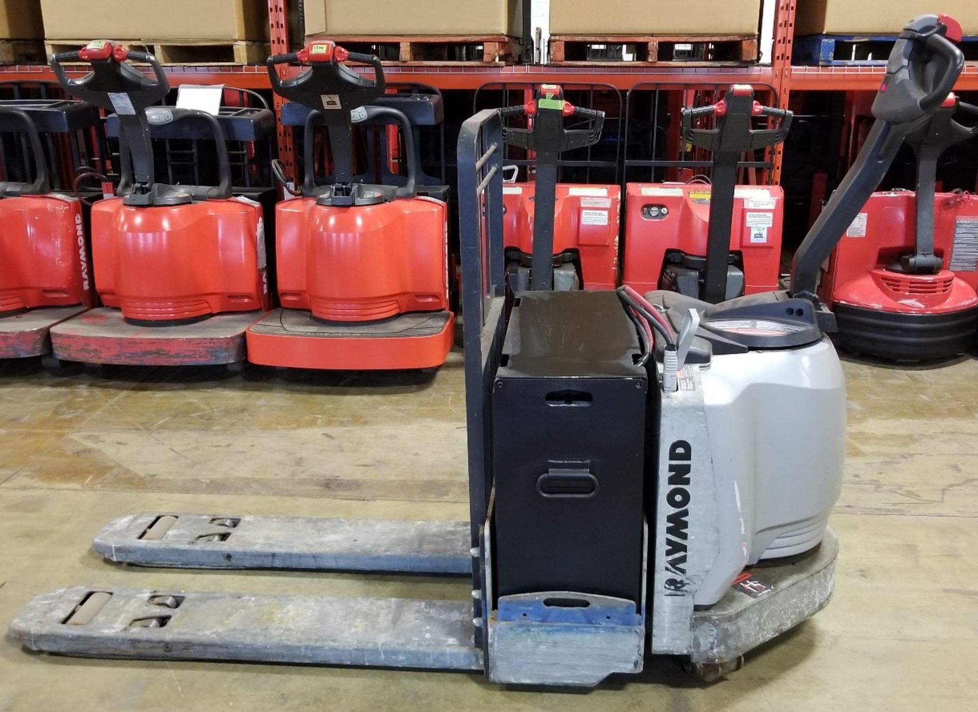 RAYMOND (2013) 8310 24V ELECTRIC WALK-BEHIND PALLET JACK WITH 6000 LB. CAPACITY, S/N: 831-13-