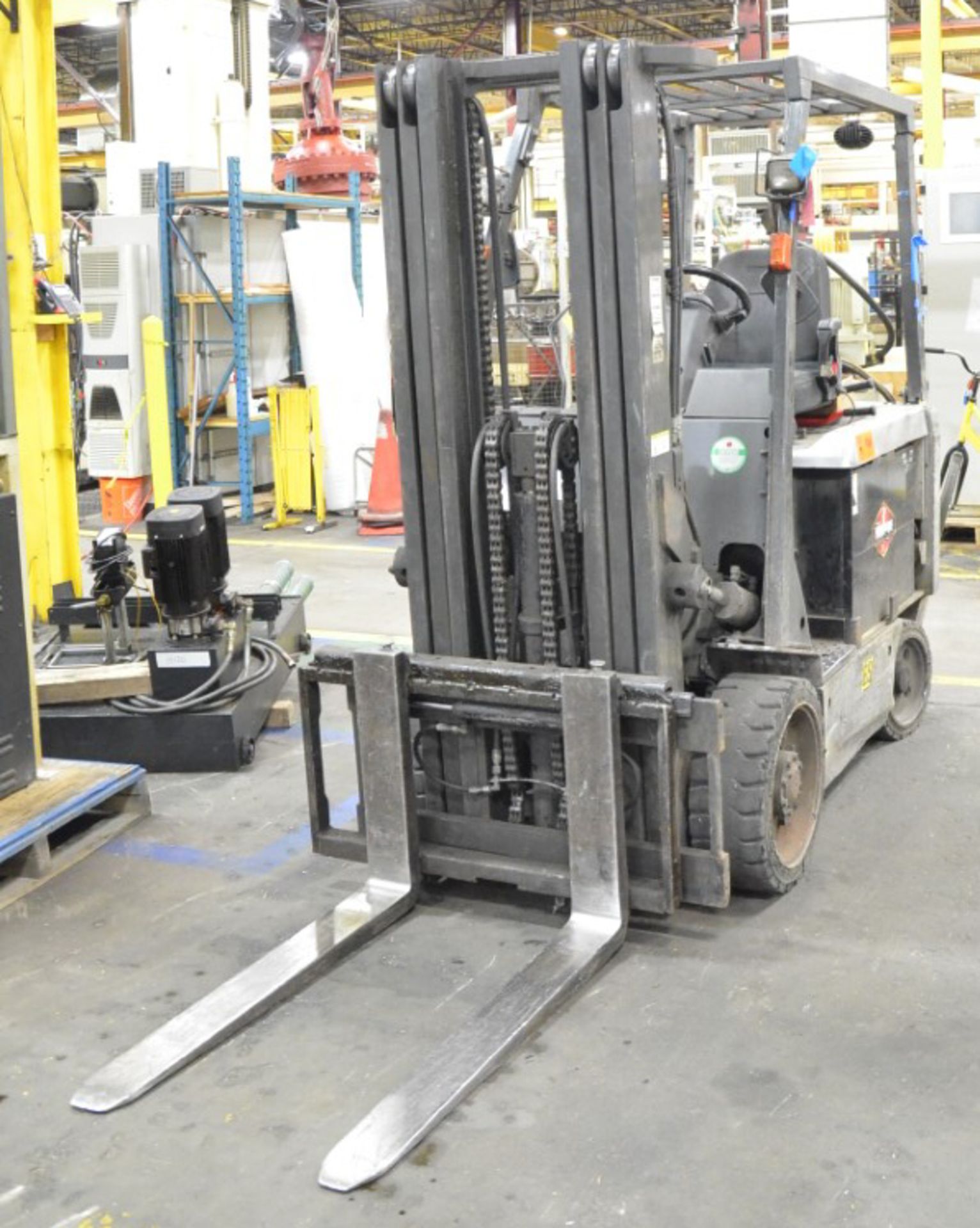 NISSAN CP61B2L30S 5,350 LBS CAPACITY ELECTRIC FORKLIFT WITH 169” MAX VERTICAL REACH, S/N 000528 - Image 2 of 3