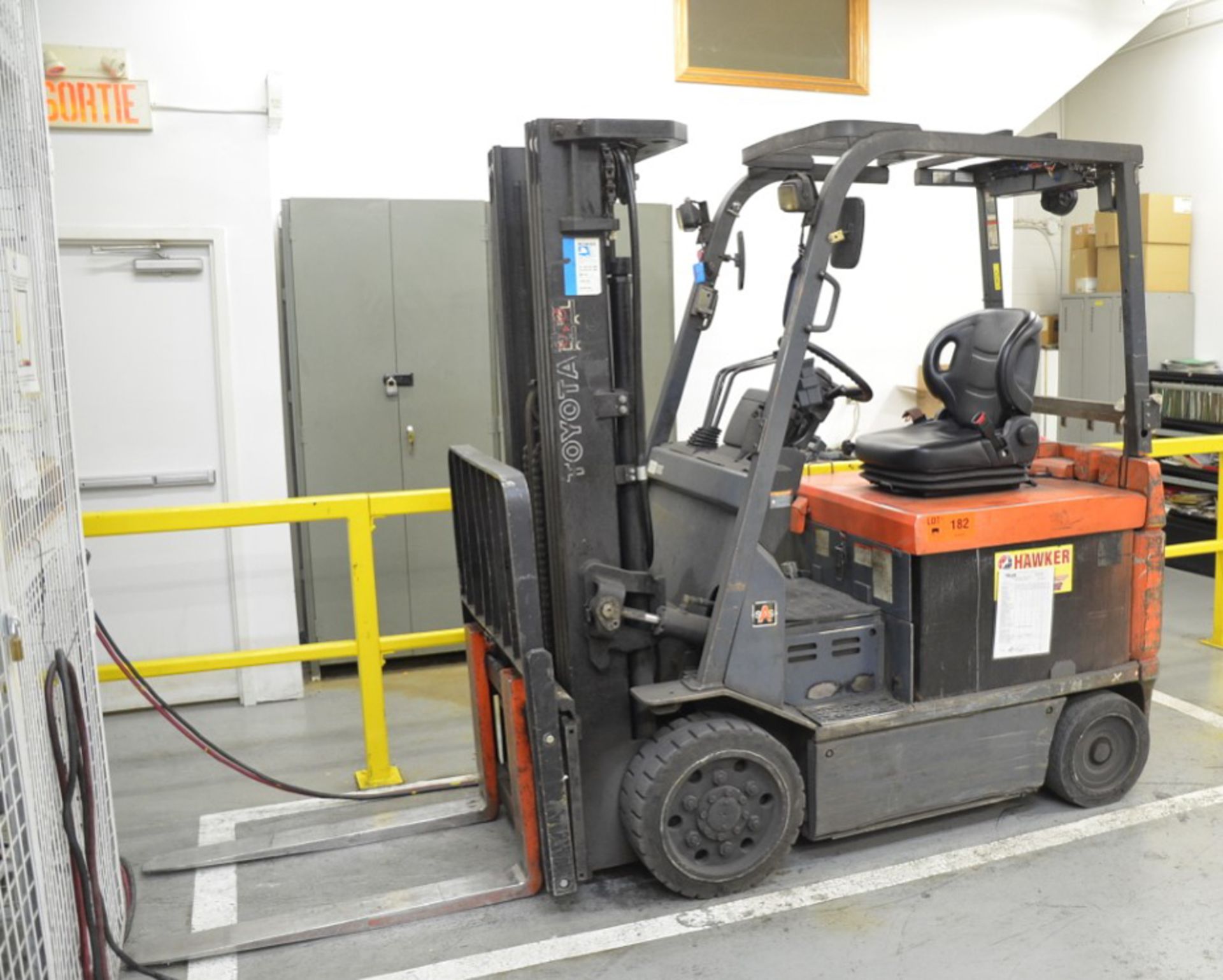 TOYOTA 7FBCU30 5,200 LBS CAPACITY ELECTRIC FORKLIFT WITH 187” MAX VERTICAL REACH, S/N 61893 - Image 2 of 3