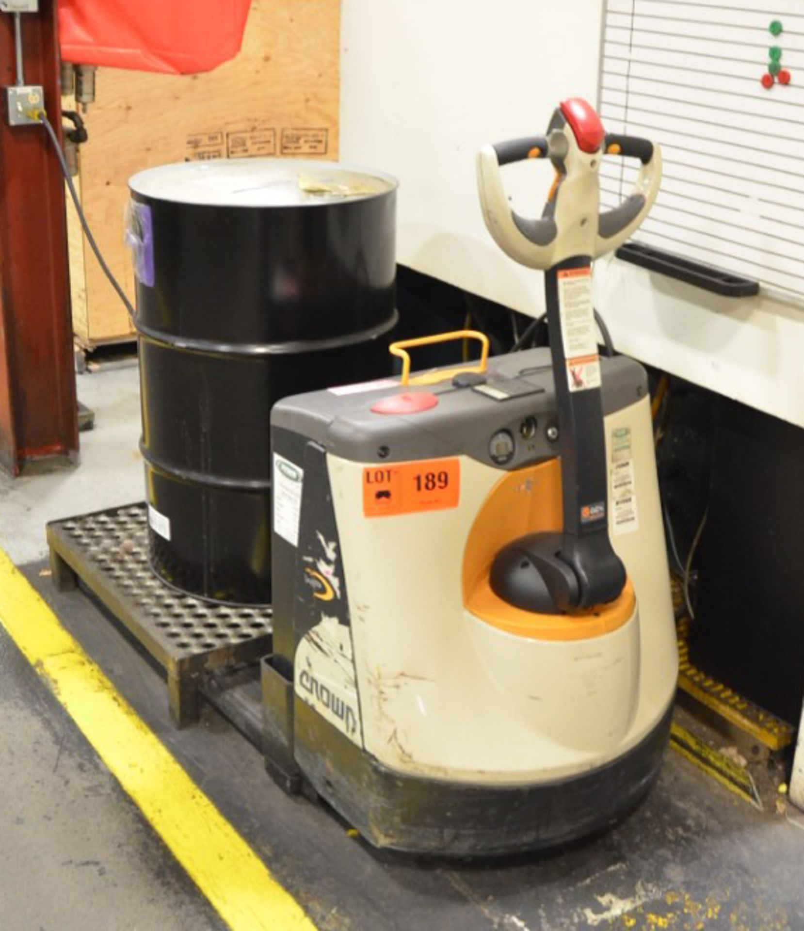 CROWN WP3035-45 ELECTRIC PALLET TRUCK WITH 375 HRS RECORDED ON METER AT THE TIME OF LISTING, S/N