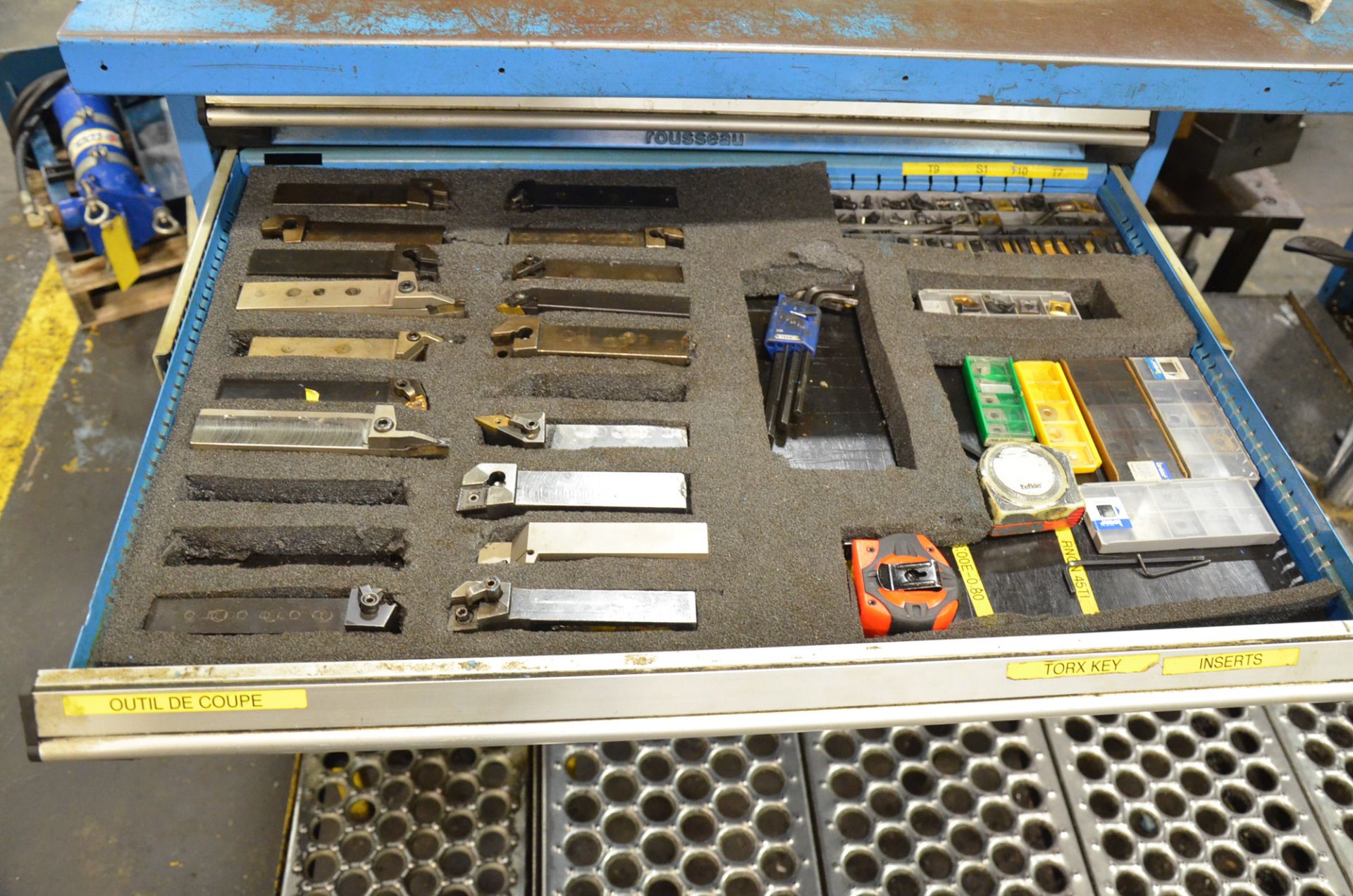 LOT/ ROUSSEAU 6 DRAWER TOOL BENCH WITH CONTENTS (550 MCARTHUR) - Image 3 of 5