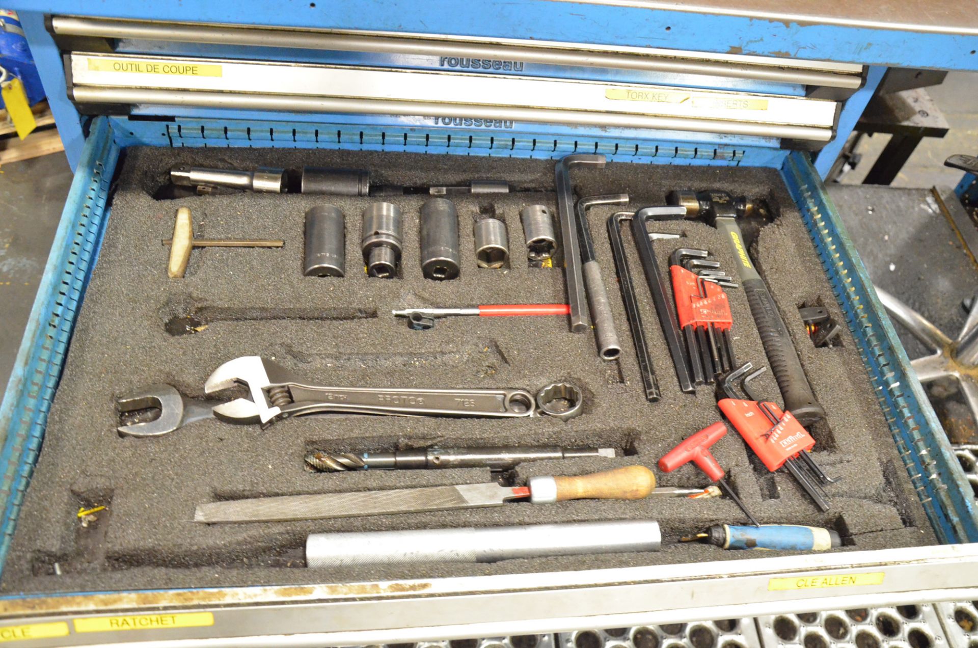 LOT/ ROUSSEAU 6 DRAWER TOOL BENCH WITH CONTENTS (550 MCARTHUR) - Image 4 of 5