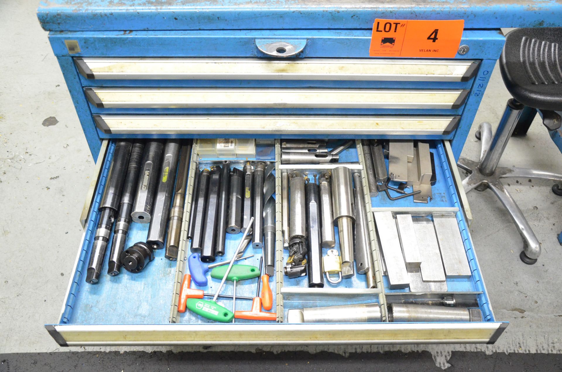 LOT/ ROUSSEAU 7 DRAWER TOOL BENCH WITH CONTENTS (550 MCARTHUR) - Image 5 of 9