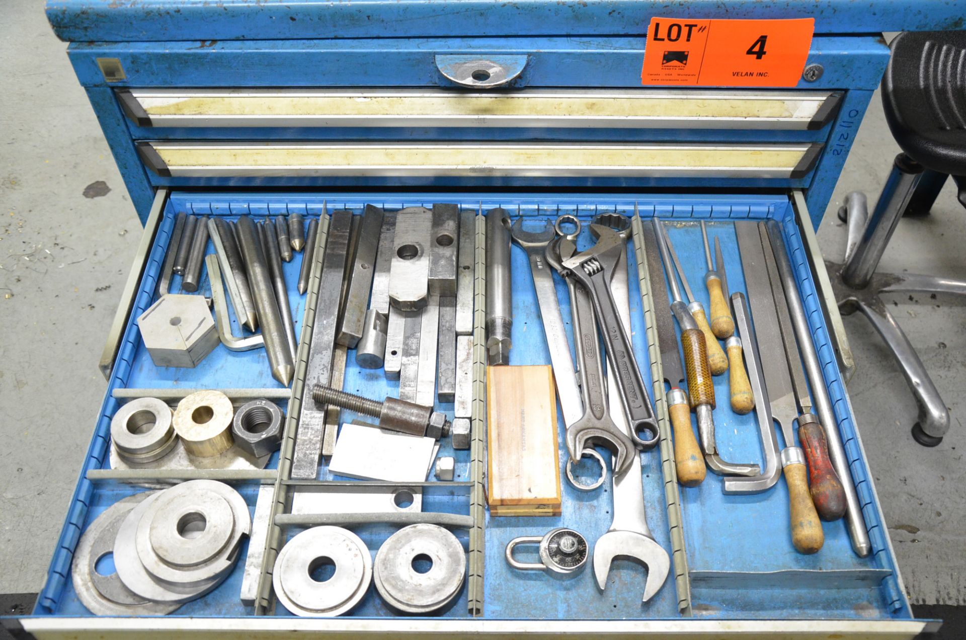 LOT/ ROUSSEAU 7 DRAWER TOOL BENCH WITH CONTENTS (550 MCARTHUR) - Image 4 of 9