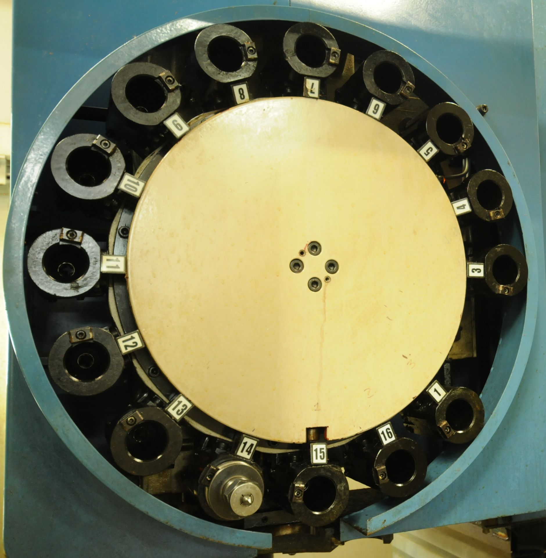 HYUNDAI (2003) SPT V500D HIGH SPEED CNC TWIN PALLET VERTICAL MACHINING CENTER WITH SIEMENS SINUMERIK - Image 4 of 8