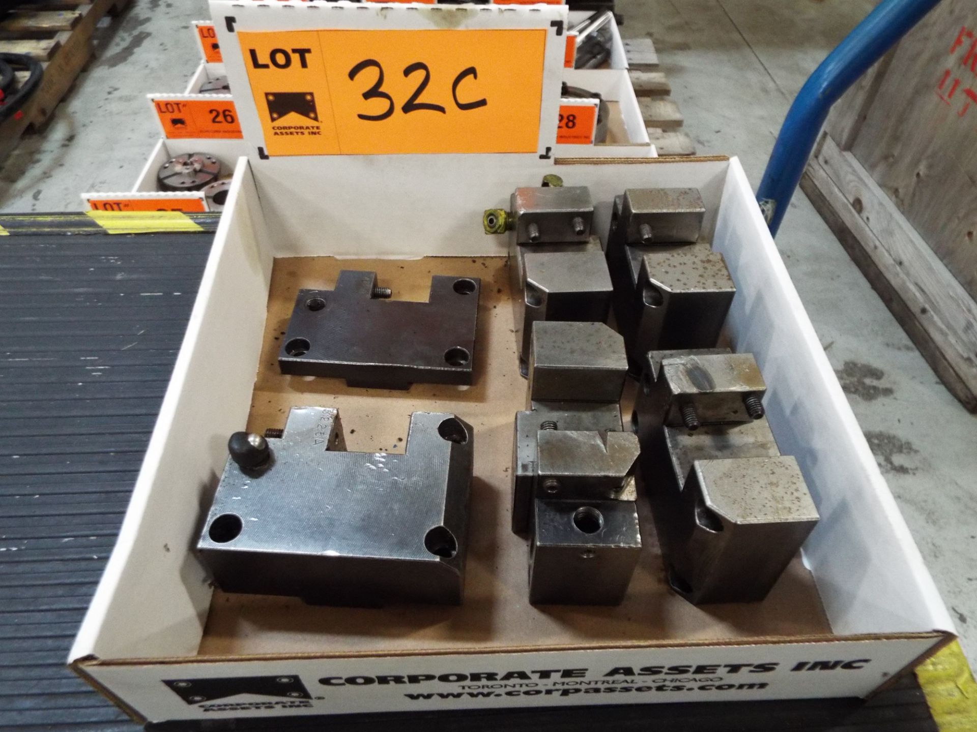 LOT/ TURNING CENTER TURRET TOOL HOLDERS