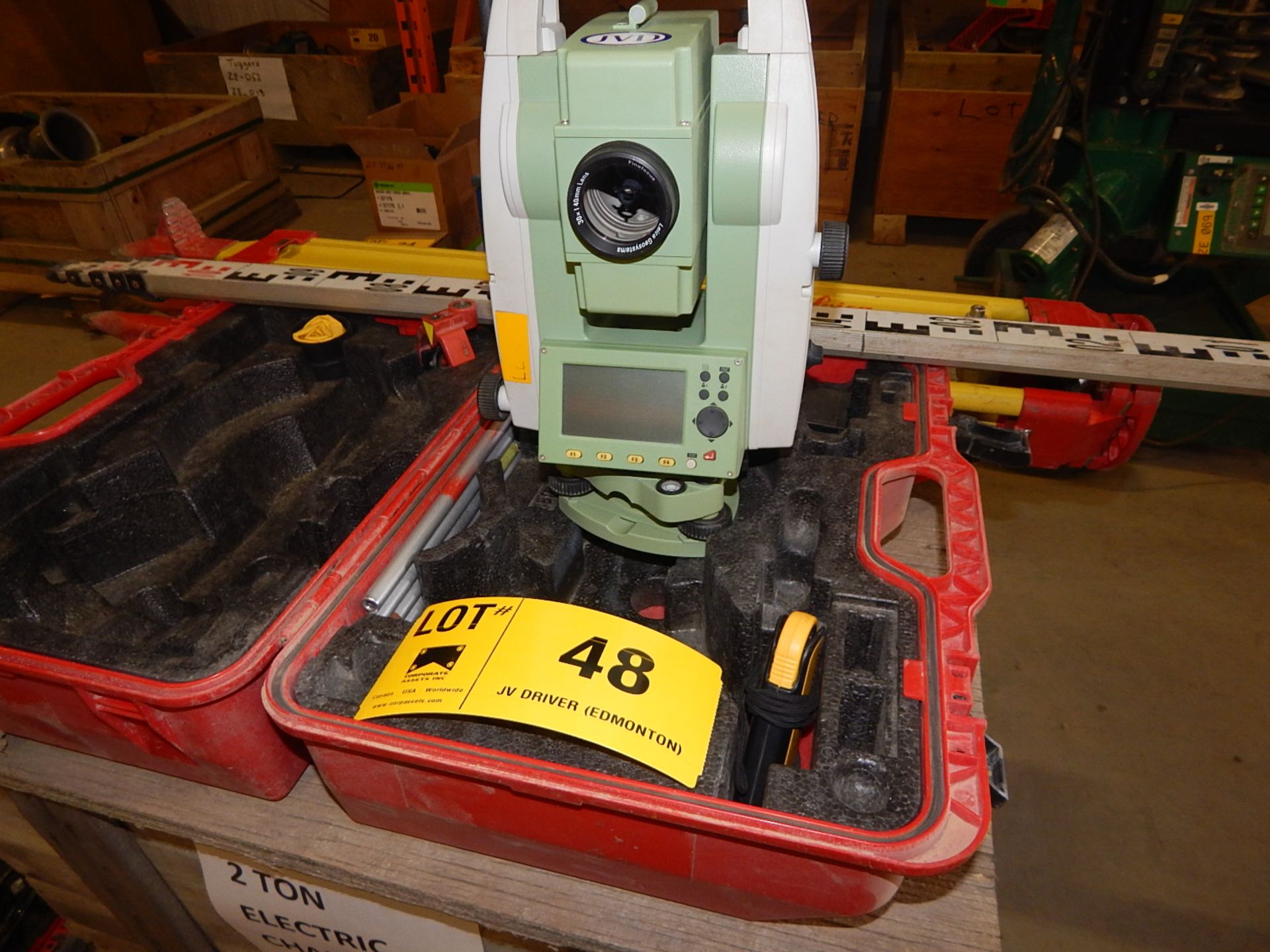 LOT/ LEICA TS02 BLUETOOTH COMPATIBLE TOTAL STATION WITH DIGITAL DISPLAY, TRIPOD AND GRADING STICK - Image 4 of 6