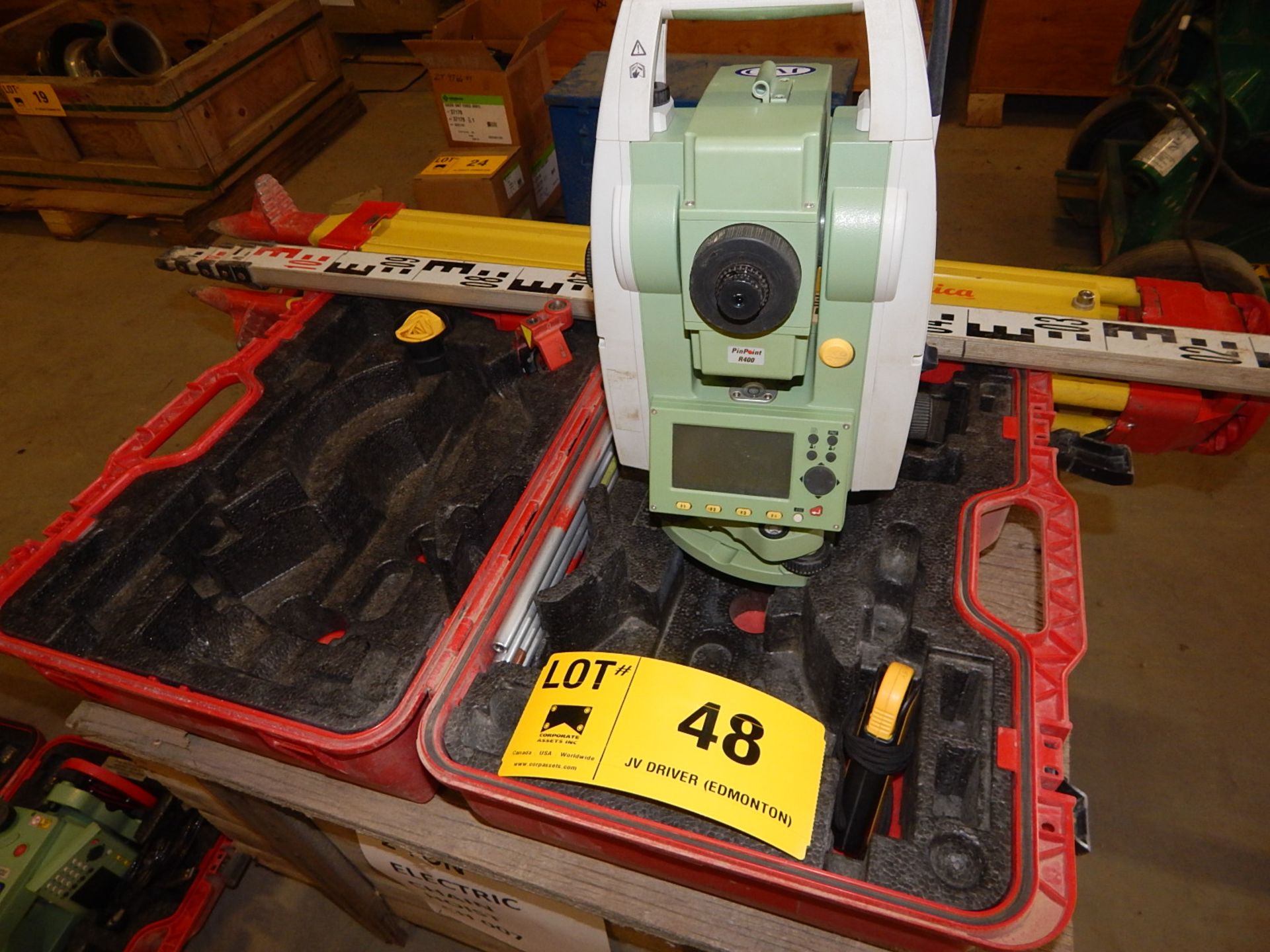 LOT/ LEICA TS02 BLUETOOTH COMPATIBLE TOTAL STATION WITH DIGITAL DISPLAY, TRIPOD AND GRADING STICK - Image 2 of 6