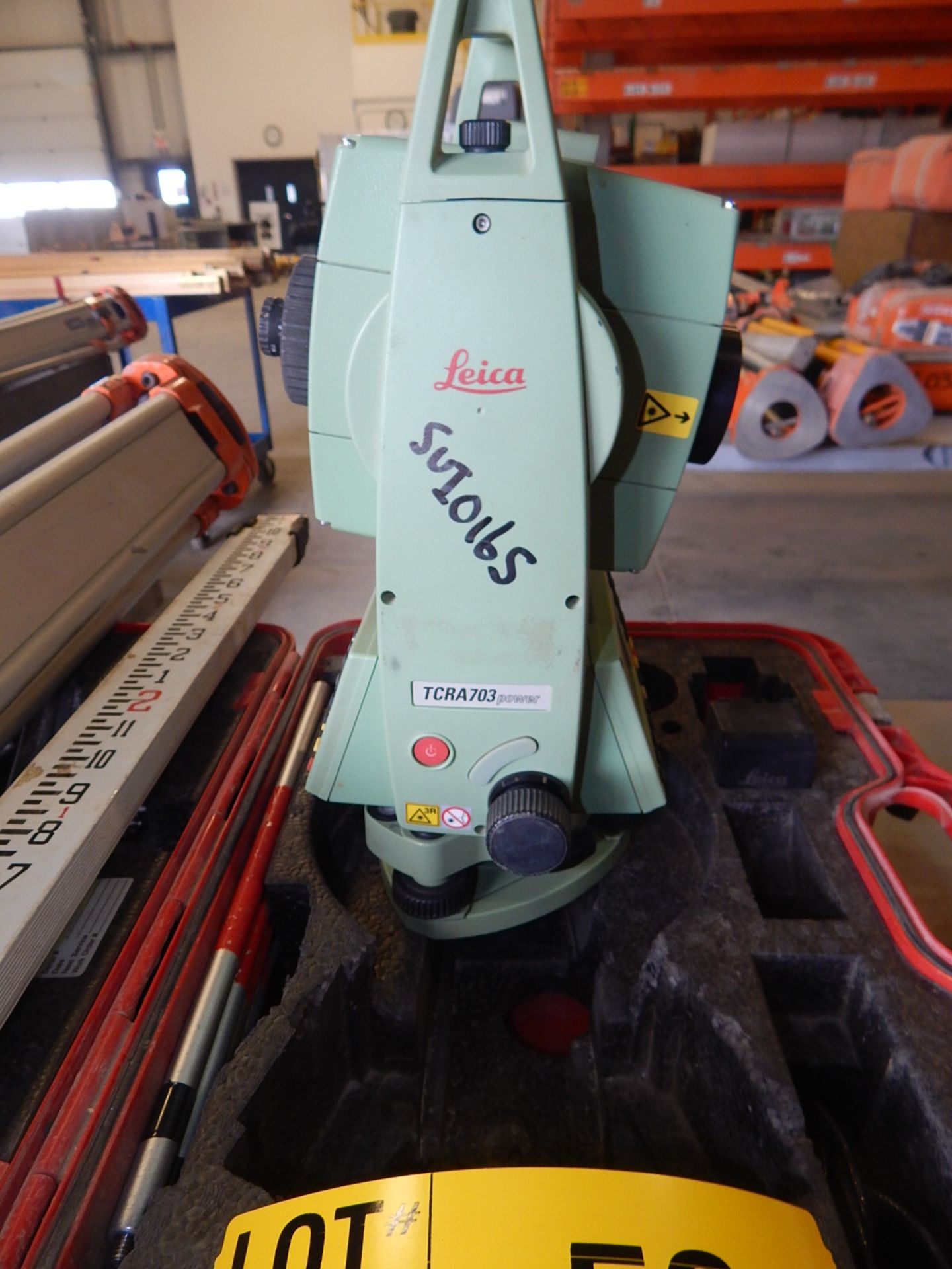 LOT/ LEICA TCRA703POWER TOTAL STATION WITH DIGITAL DISPLAY, TRIPOD AND GRADING STICK - Image 3 of 5