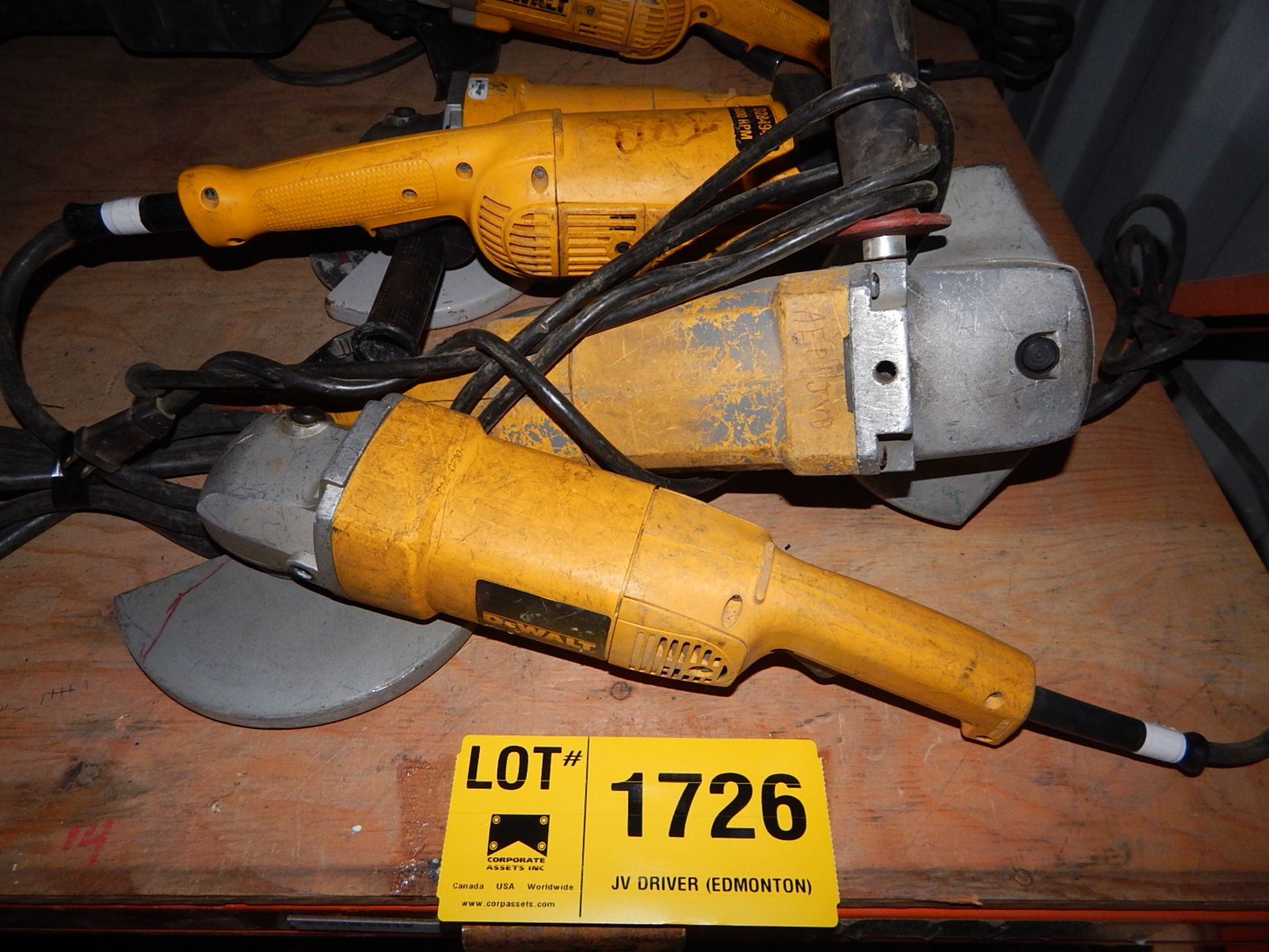 LOT/ (4) DEWALT HEAVY DUTY ANGLE GRINDERS (SC 190)