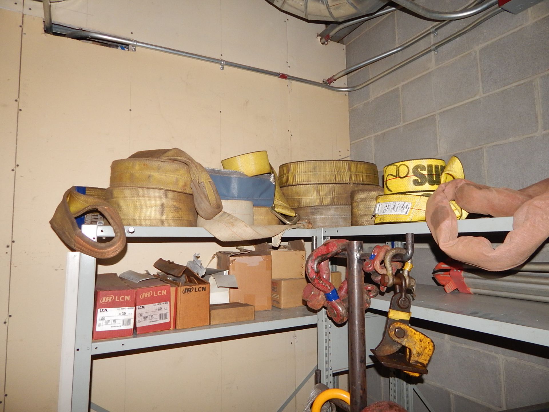 LOT/ CONTENTS OF SHELF CONSISTING OF LIFTING SUPPLIES AND HARDWARE - Image 3 of 3