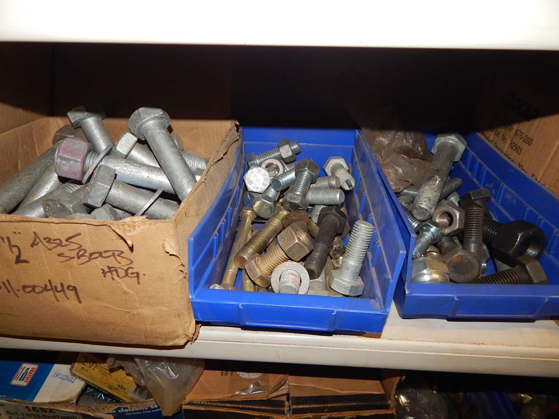 LOT/ CONTENTS OF SHELF CONSISTING OF WIRE, HARDWARE, AND MAINTENANCE SUPPLIES - Image 4 of 10