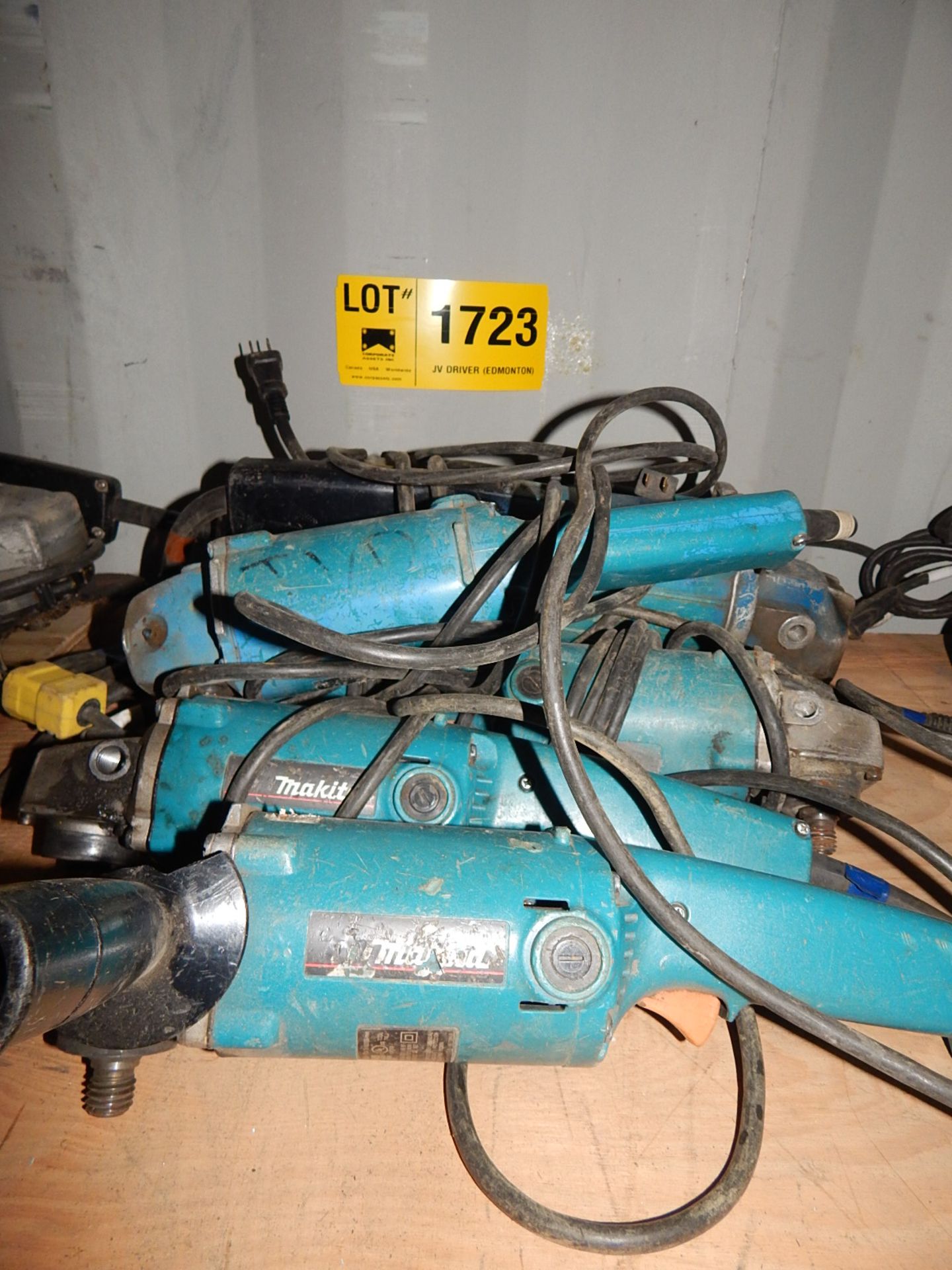 LOT/ (4) MAKITA HEAVY DUTY ANGLE GRINDERS (SC 190)