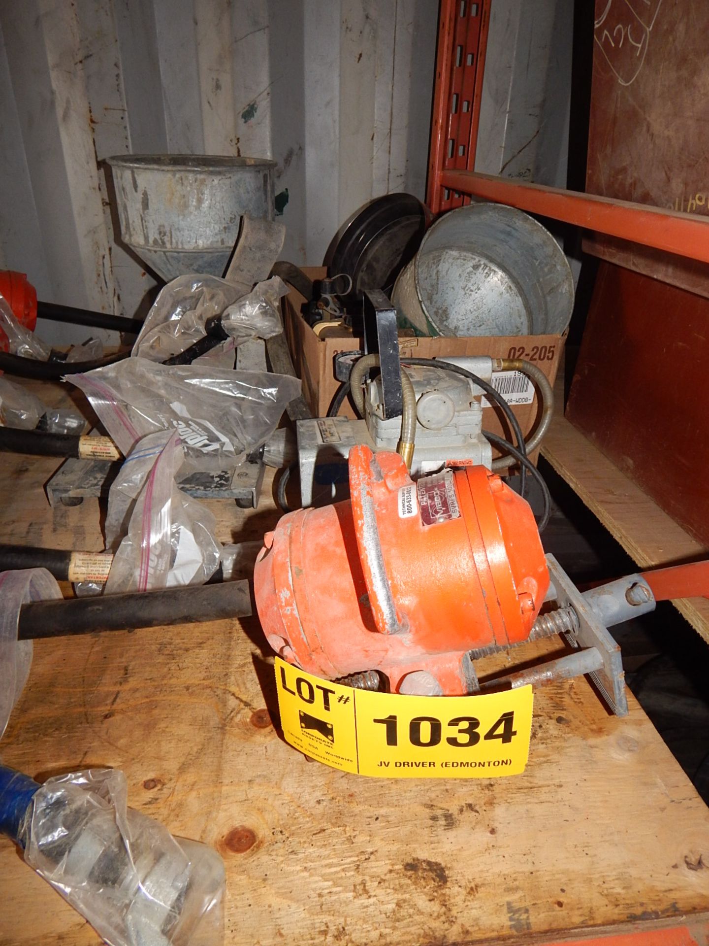 LOT/ CONCRETE VIBRATOR PARTS (SC 352)