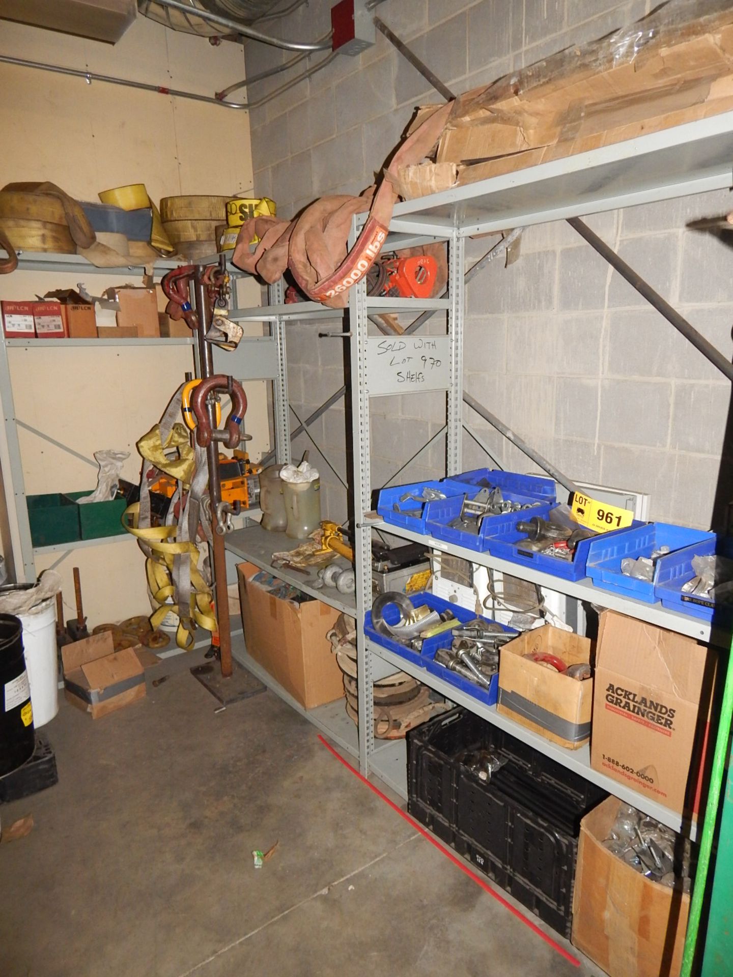 LOT/ CONTENTS OF SHELF CONSISTING OF LIFTING SUPPLIES AND HARDWARE