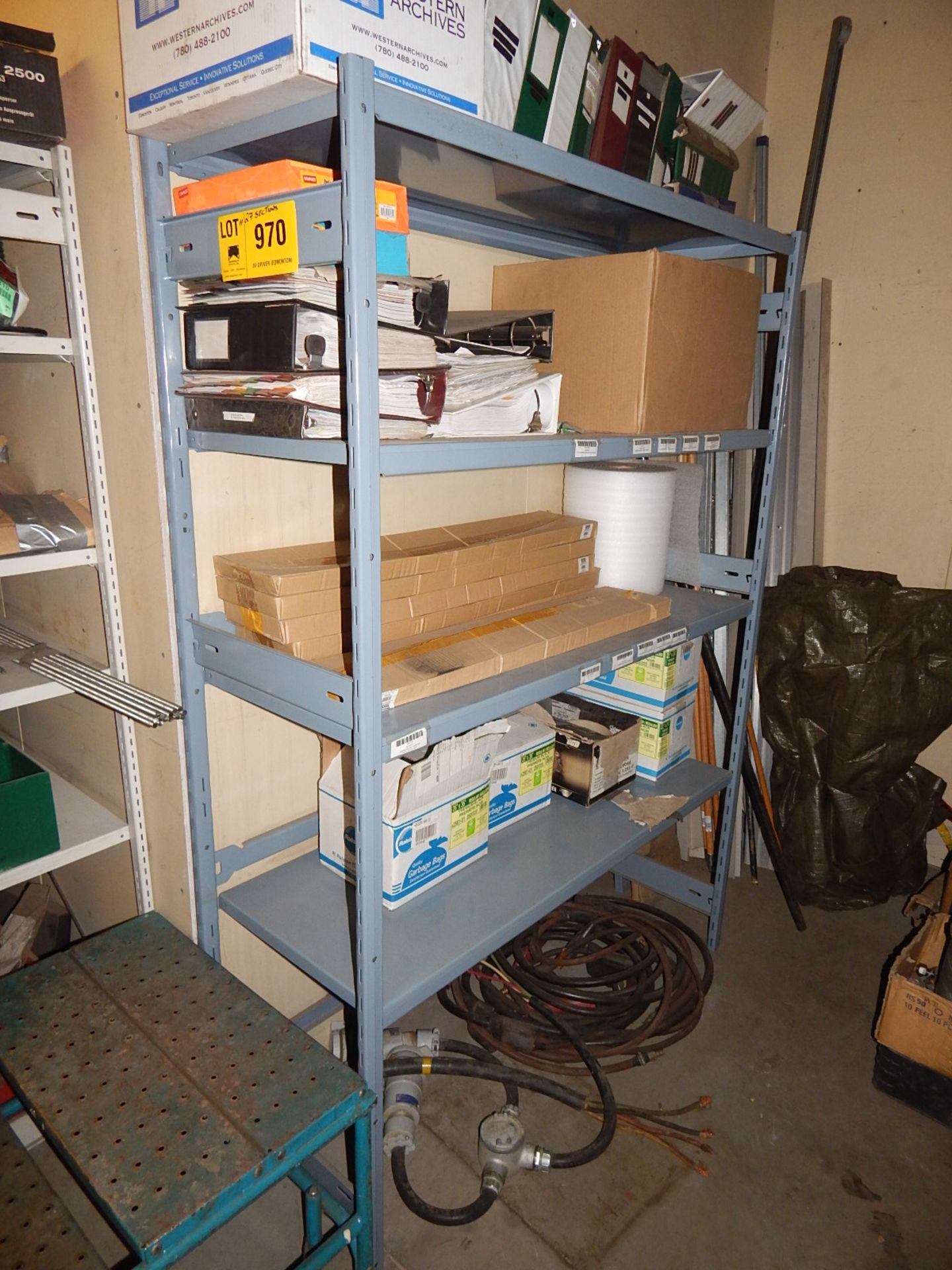 LOT/ (27) SECTIONS OF ADJUSTABLE SHELVING