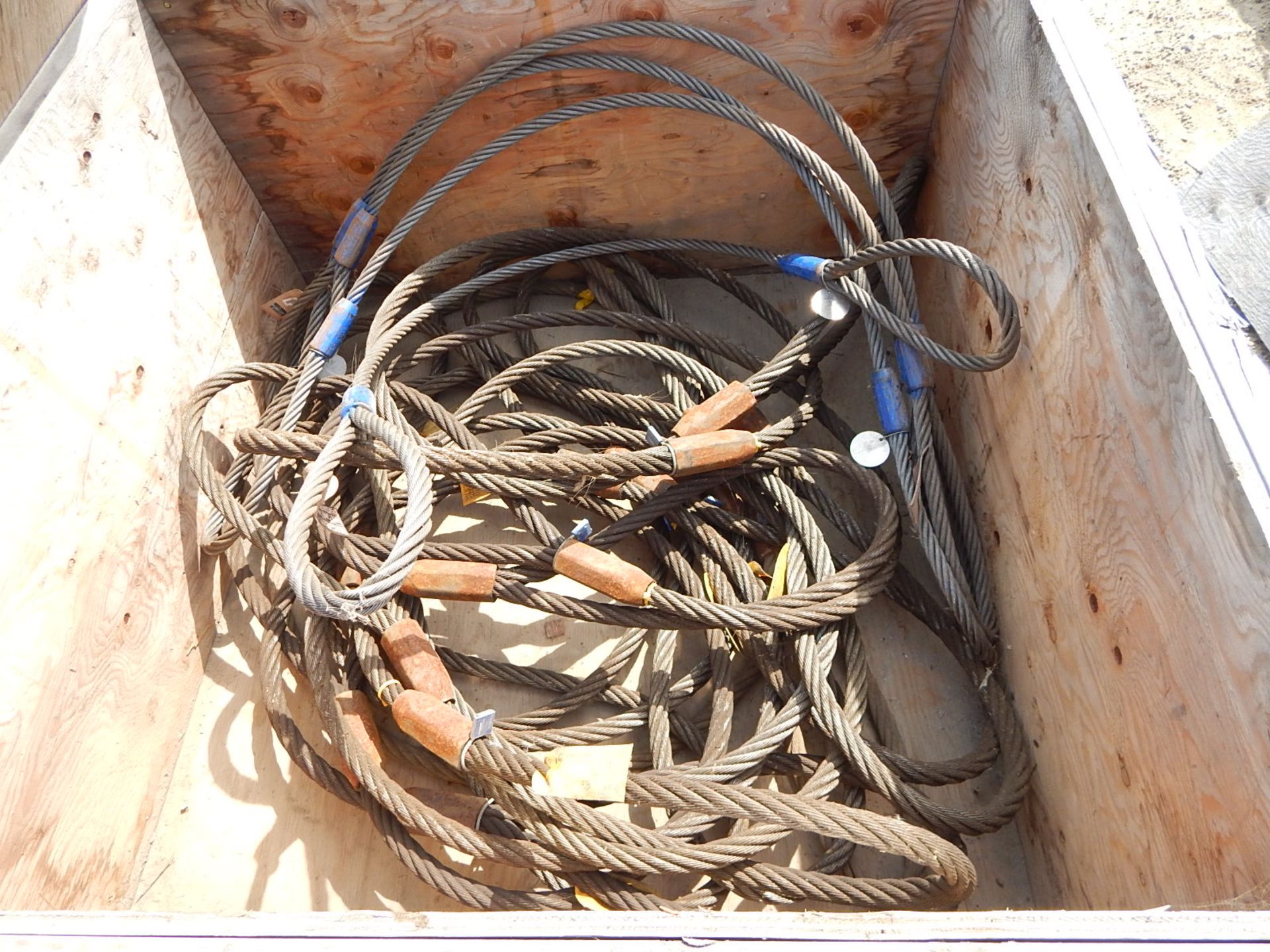 LOT/ CONTENTS OF CRATE CONSISTING OF WIRE ROPE LIFTING SLINGS - Image 2 of 2