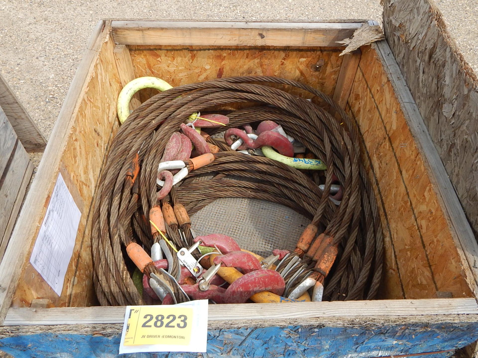 LOT/ CONTENTS OF CRATE CONSISTING OF MULTI-LEG BRIDLE SLINGS