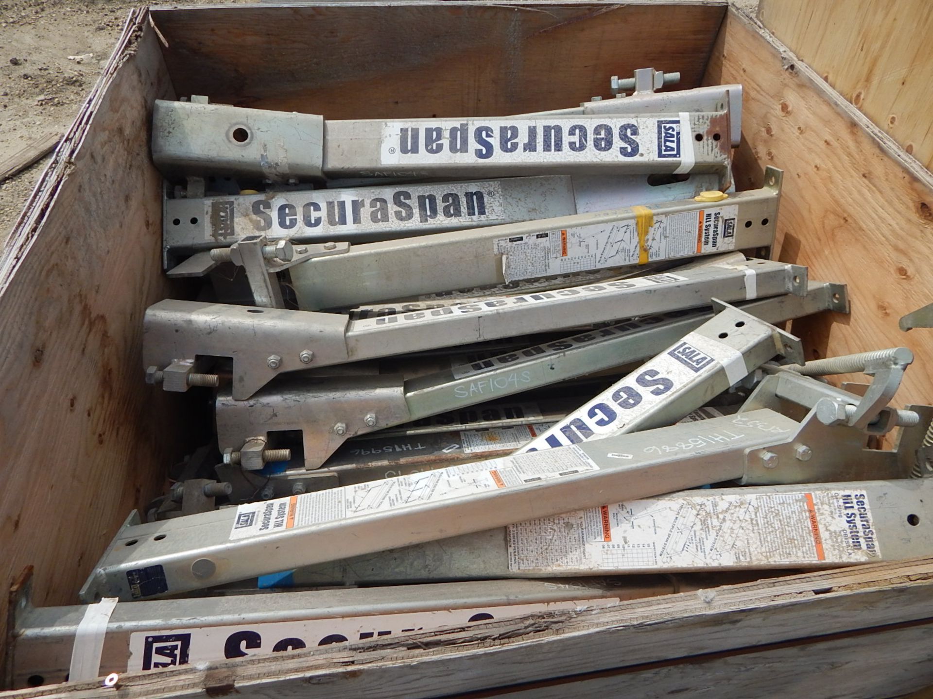 LOT/ CONTENTS OF CRATE CONSISTING OF SALA HLL SECURASPAN STANCHIONS - Image 2 of 2