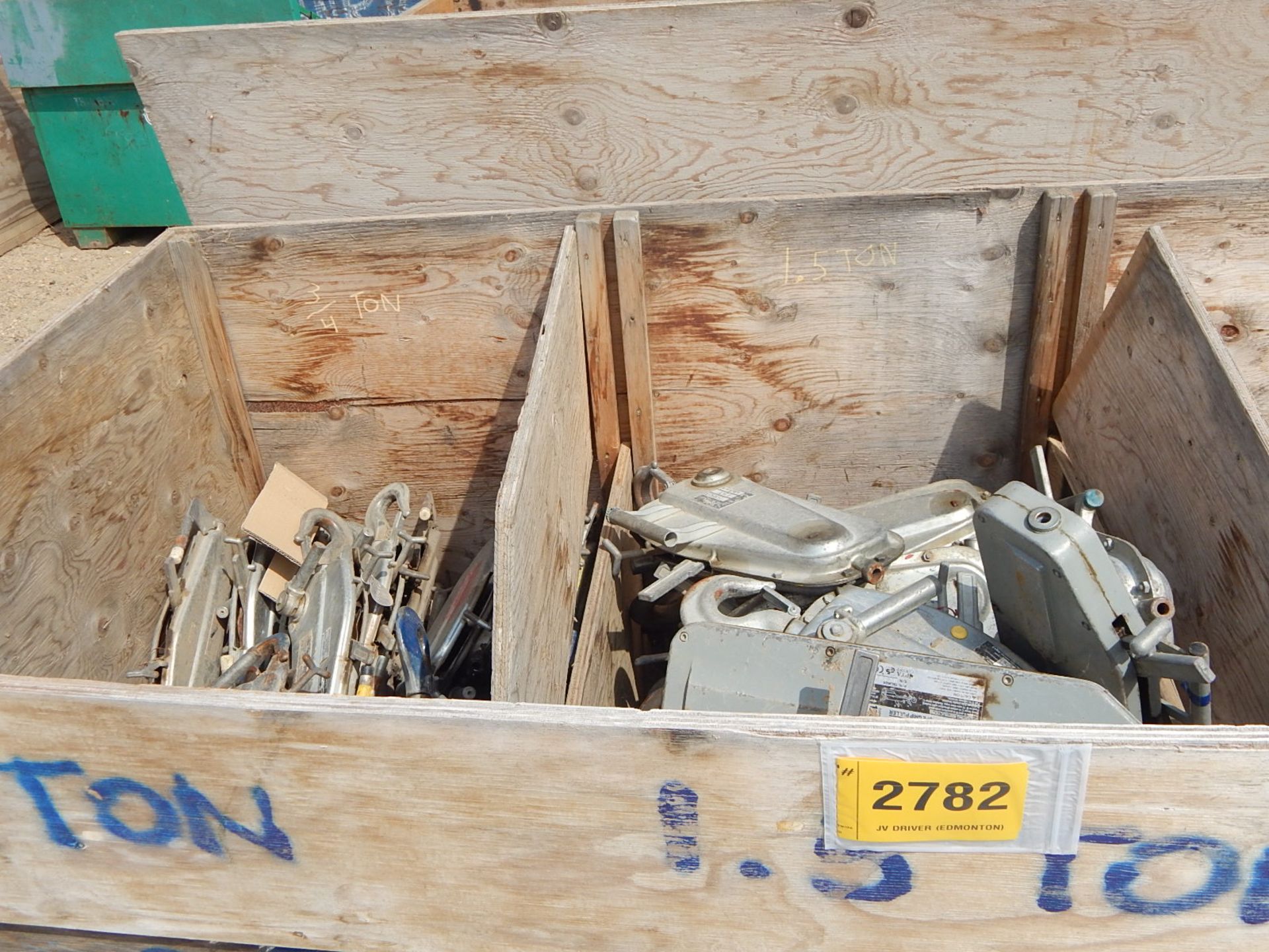 LOT/ CONTENTS OF CRATE CONSISTING OF WIRE ROPE PULLERS