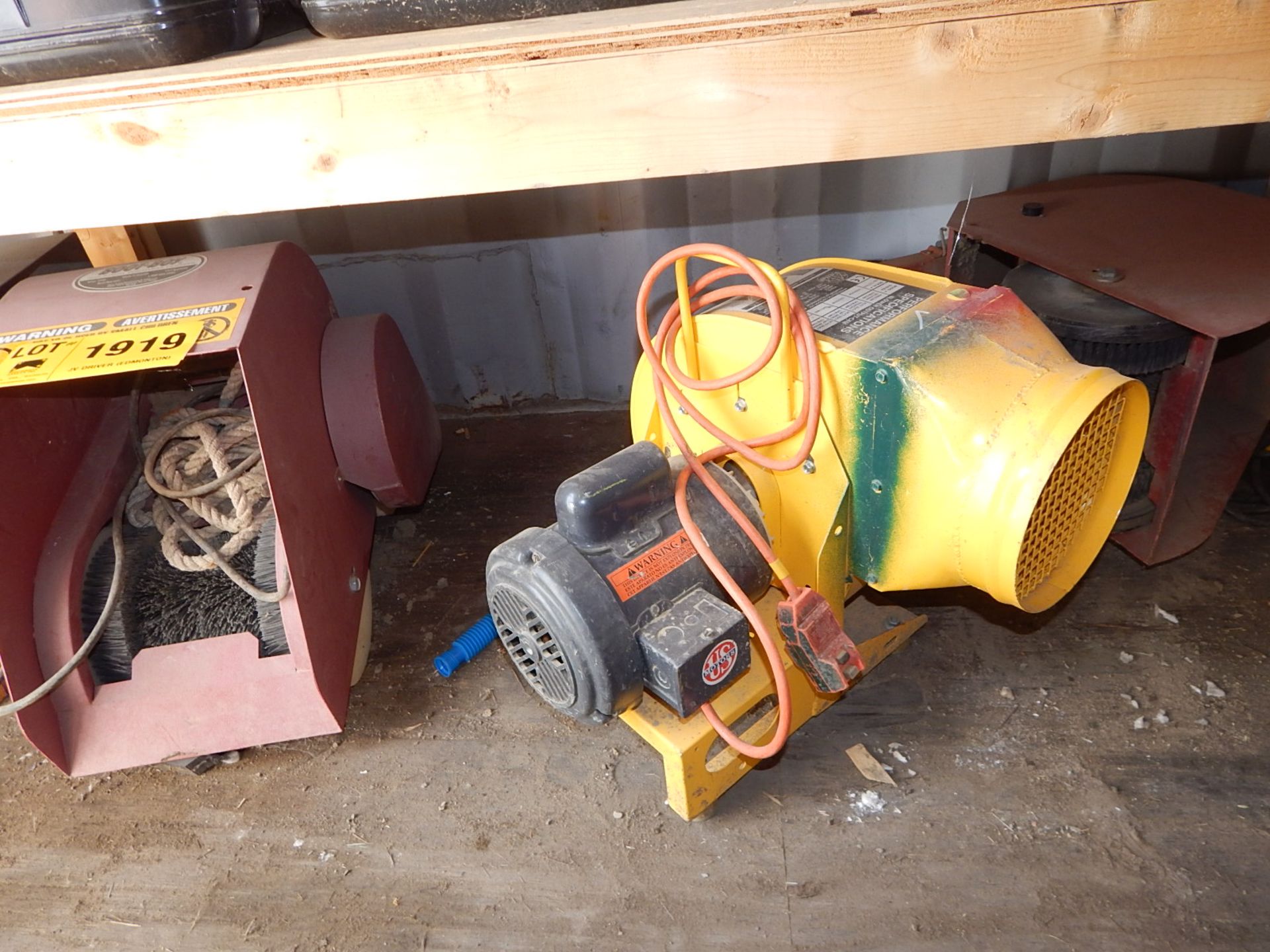 LOT/ (2) BOOT BOY POWERED BOOT BRUSHES AND BLOWER (SC 332)