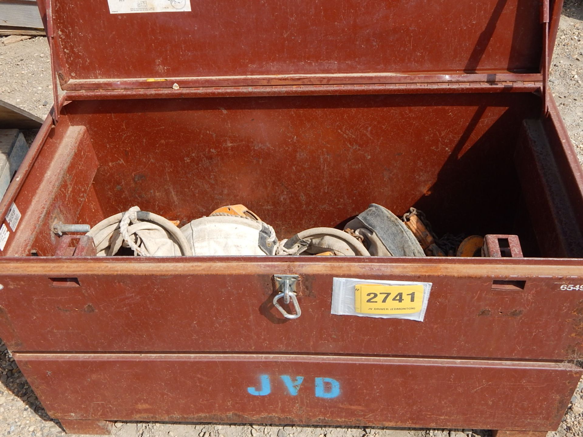 LOT/ JOB BOX WITH CONTENTS CONSISTING OF KITO CHAIN FALLS AND KUNY BAGS