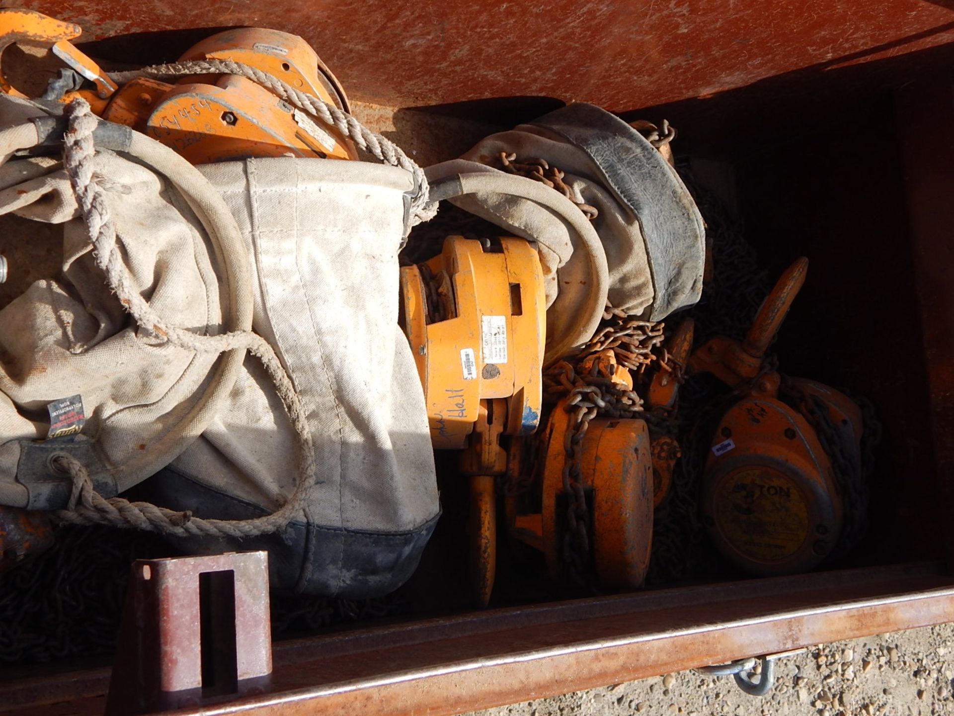 LOT/ JOB BOX WITH CONTENTS CONSISTING OF KITO CHAIN FALLS AND KUNY BAGS - Image 2 of 2