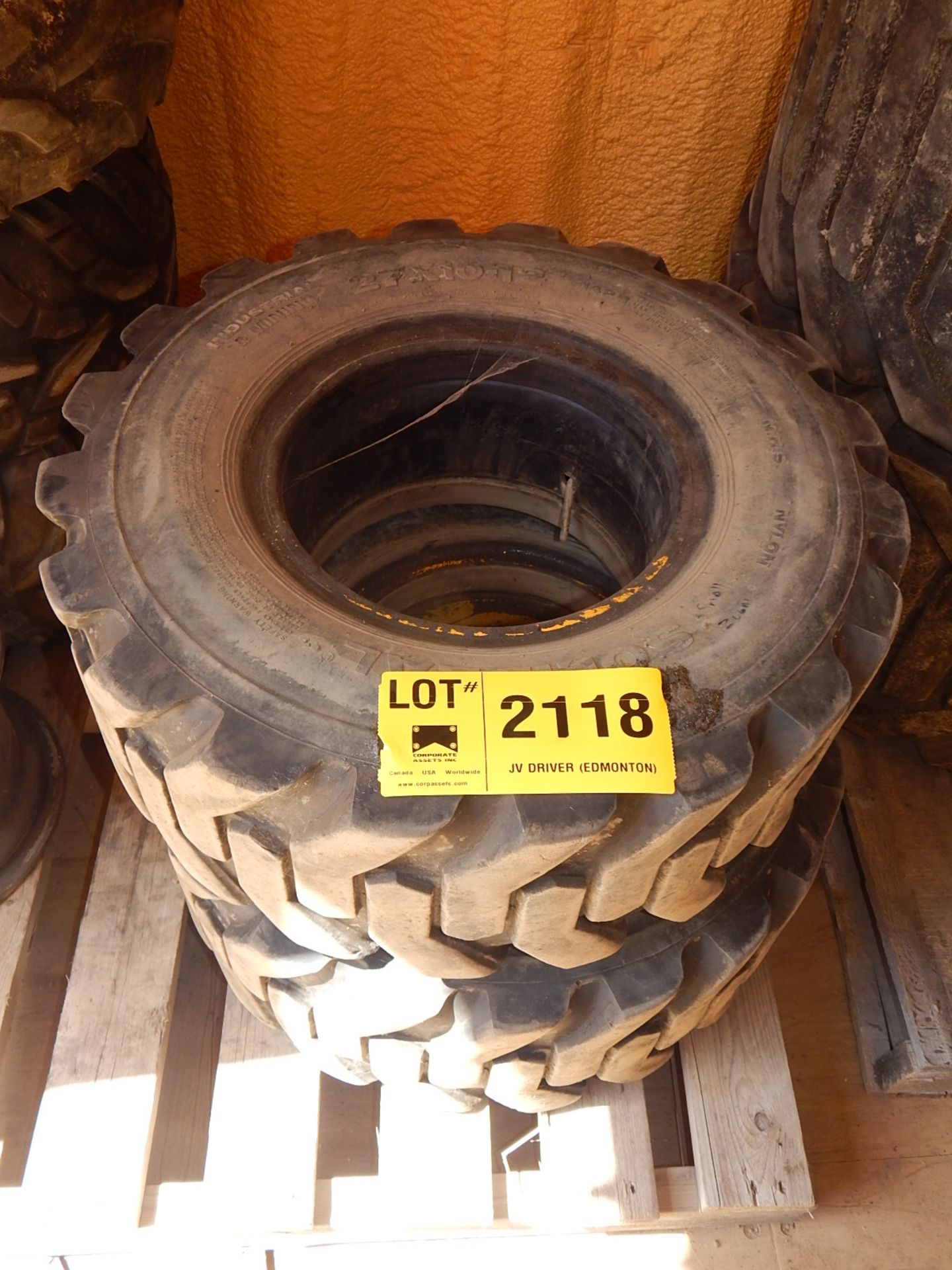 LOT/ 27X10-12 TIRES (SC 446)